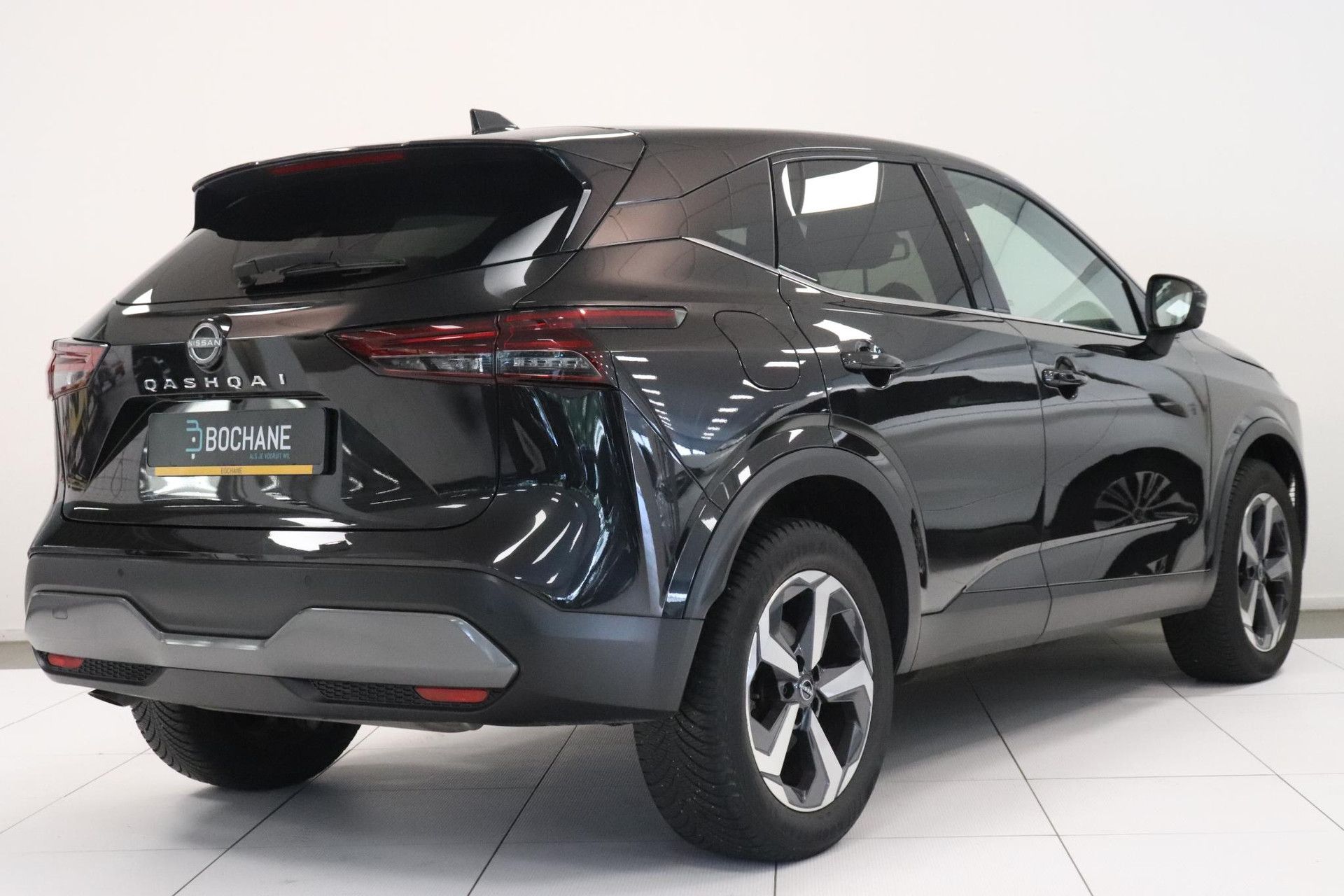 Nissan QASHQAI met kenteken KKB-21-G – achteraanzicht