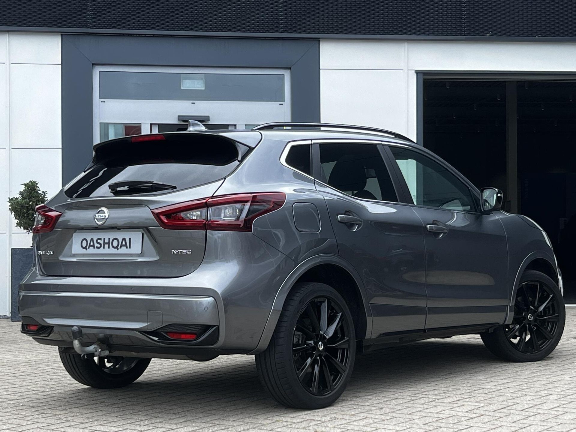 Nissan QASHQAI met kenteken KNJ-62-S – achteraanzicht