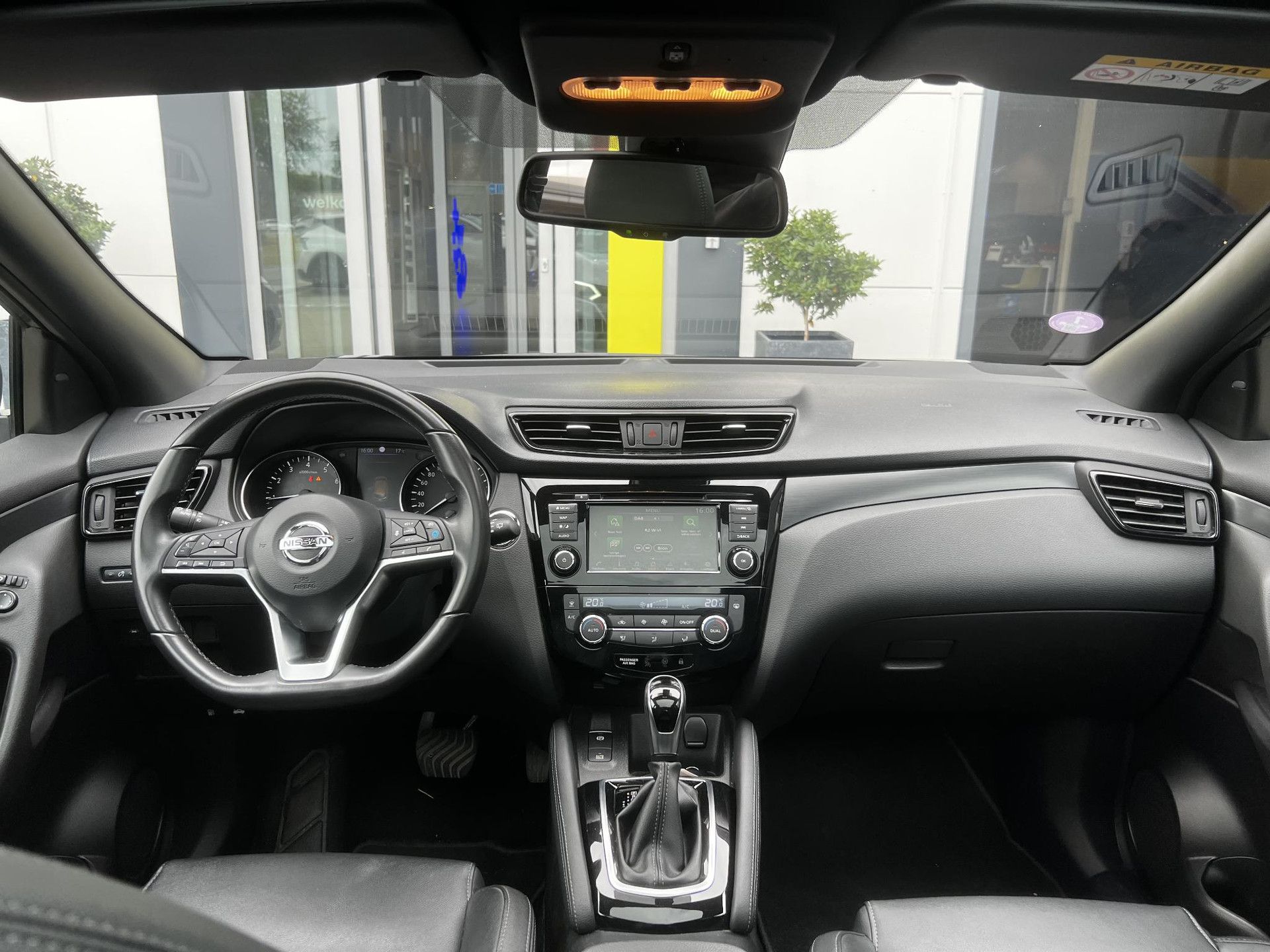 Nissan QASHQAI met kenteken KNJ-62-S – interieur