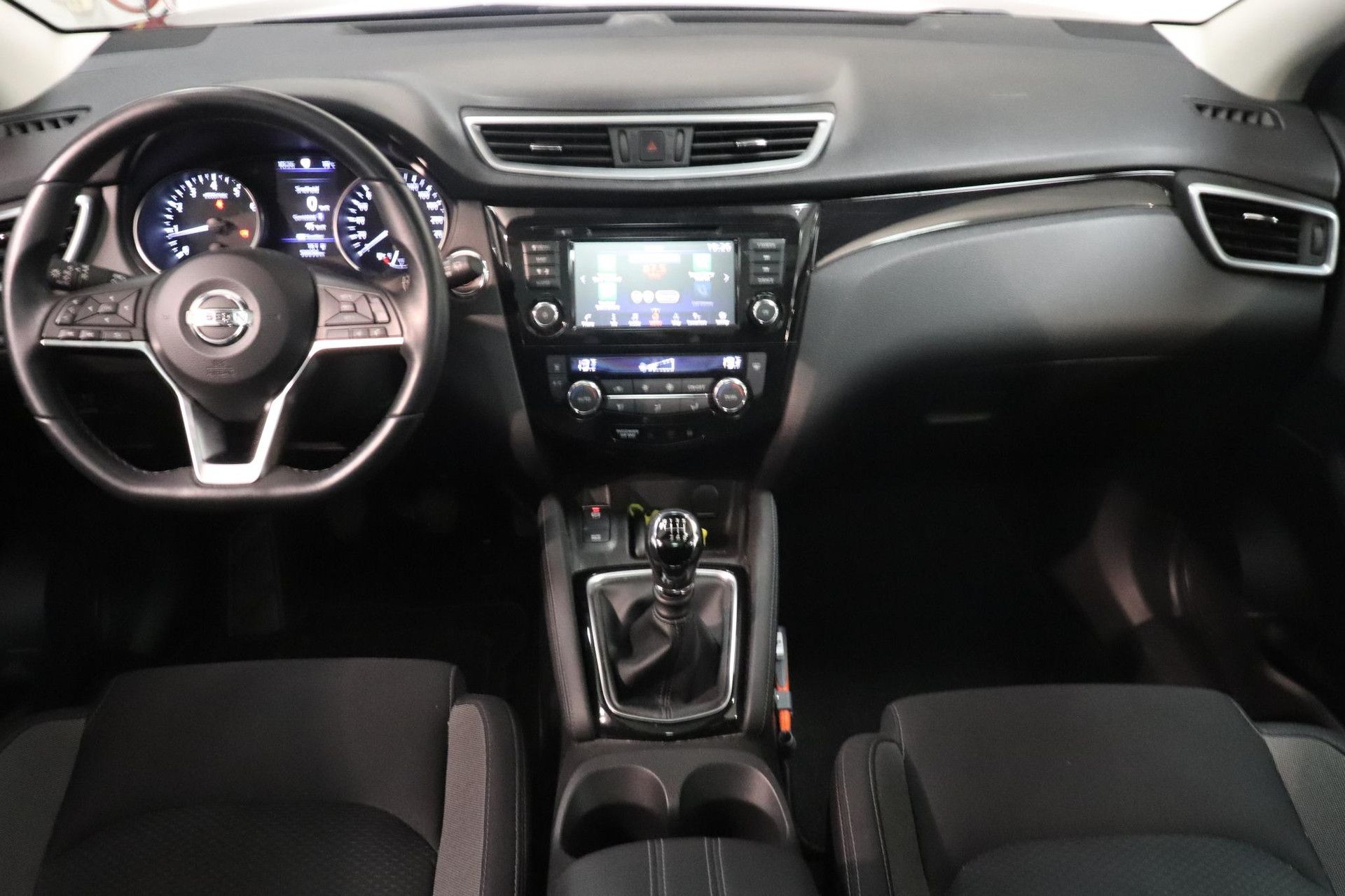 Nissan QASHQAI met kenteken L-054-DZ – interieur