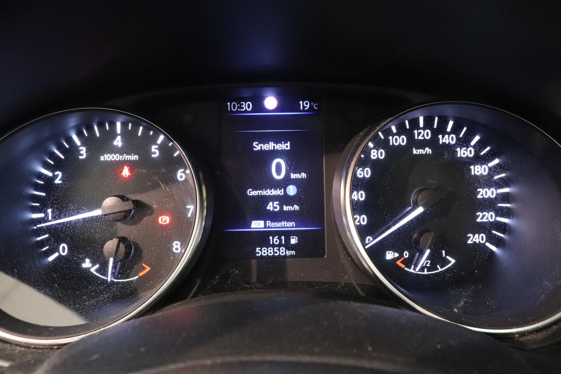 Nissan QASHQAI met kenteken L-054-DZ – dashboard