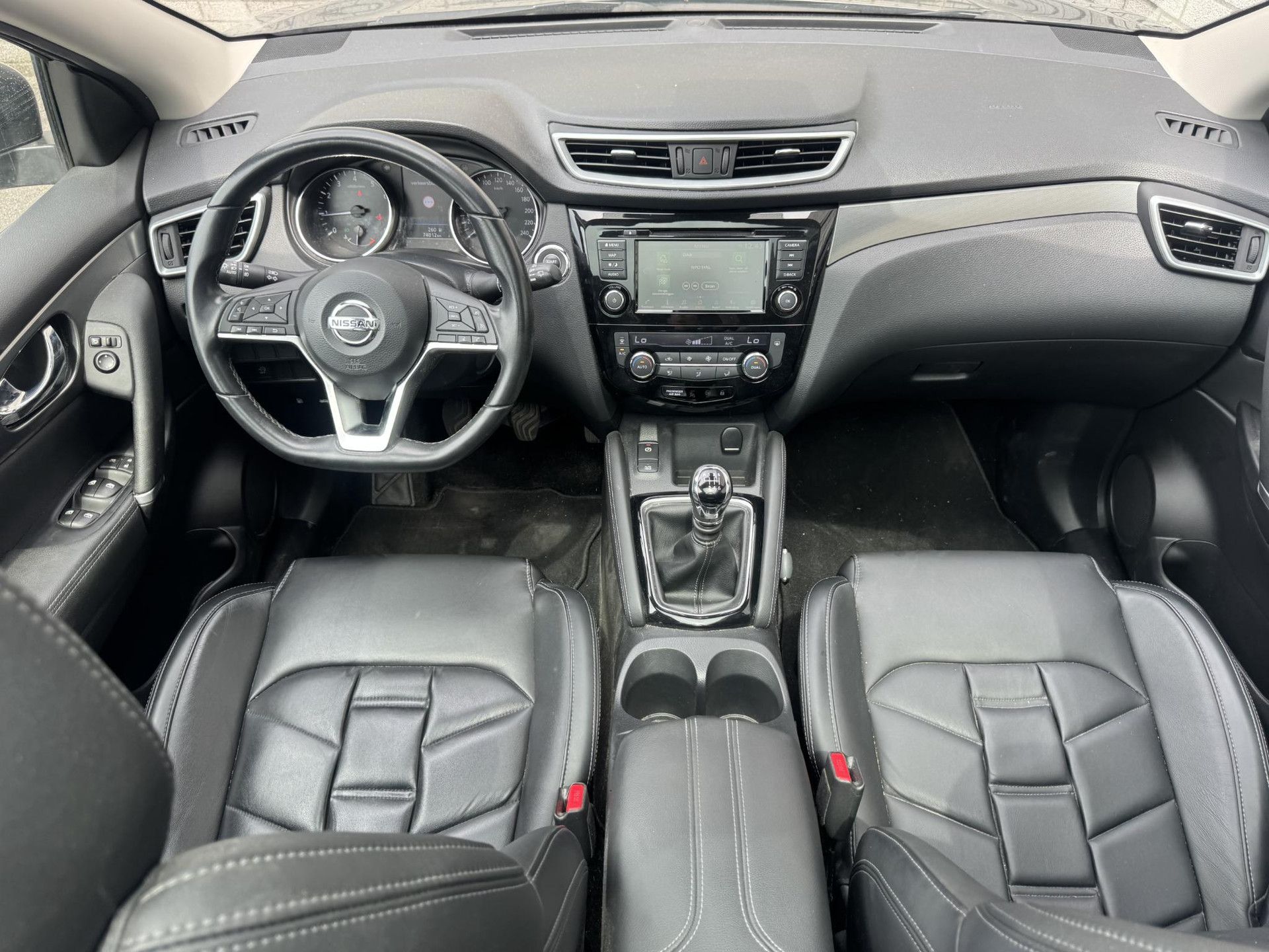 Nissan QASHQAI met kenteken L-935-LB – interieur