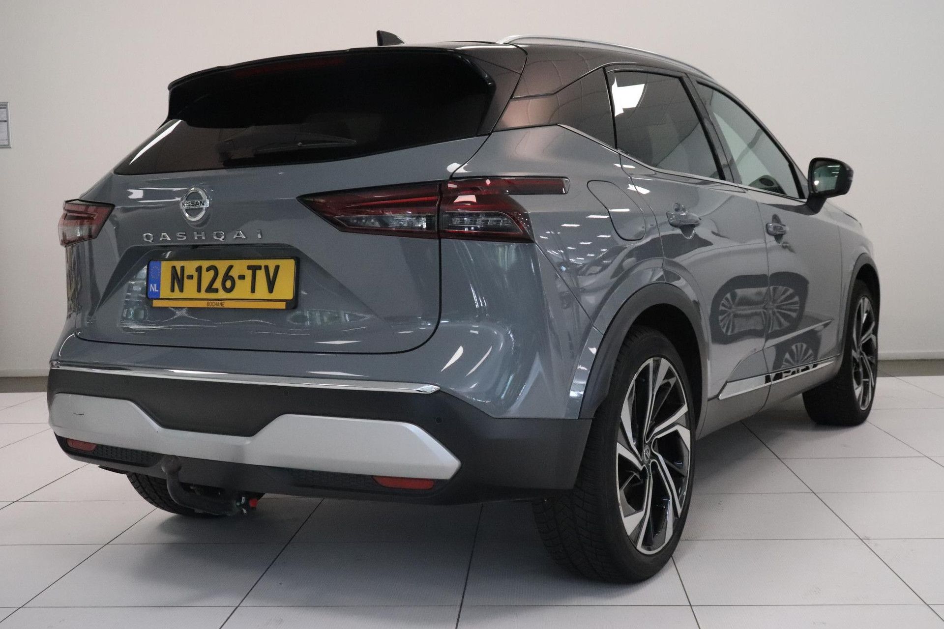 Nissan QASHQAI met kenteken N-126-TV – achteraanzicht