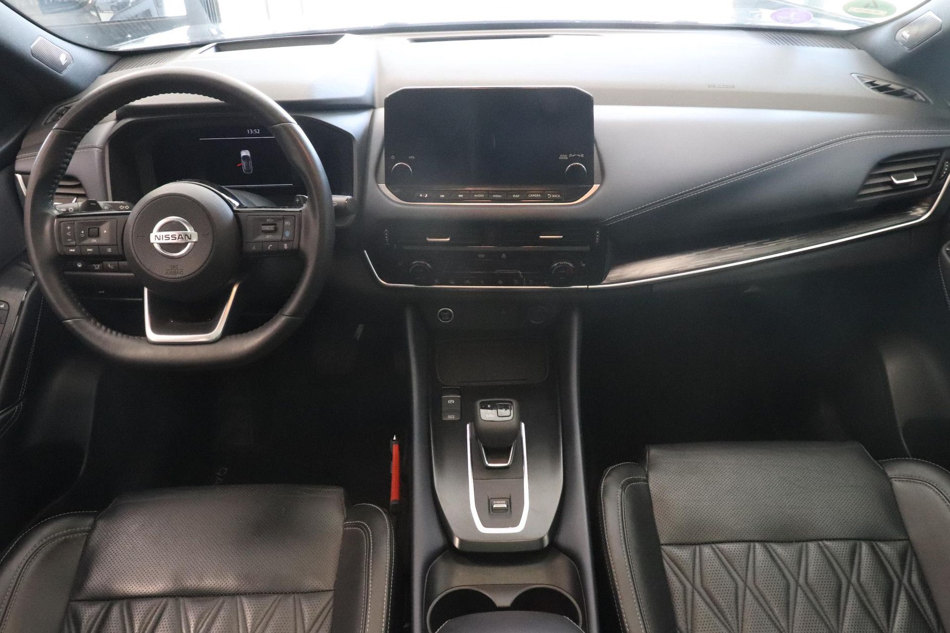 Nissan QASHQAI met kenteken N-126-TV – interieur