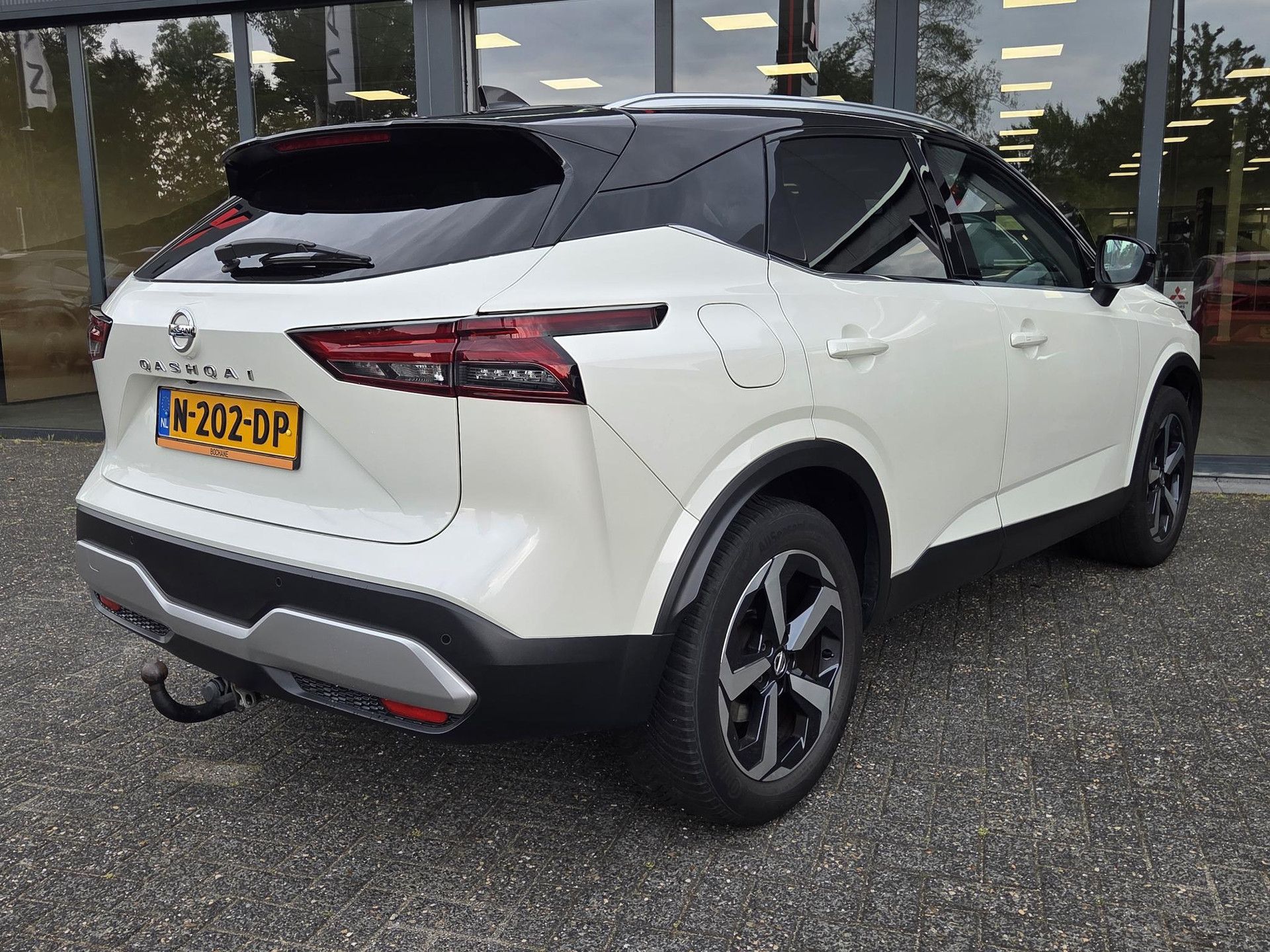 Nissan QASHQAI met kenteken N-202-DP – achteraanzicht