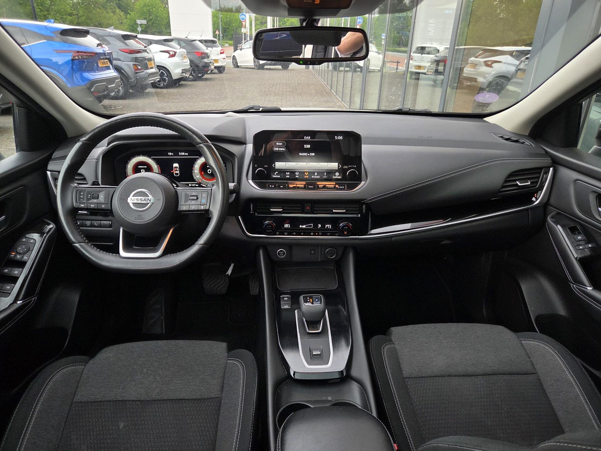 Nissan QASHQAI met kenteken N-202-DP – interieur