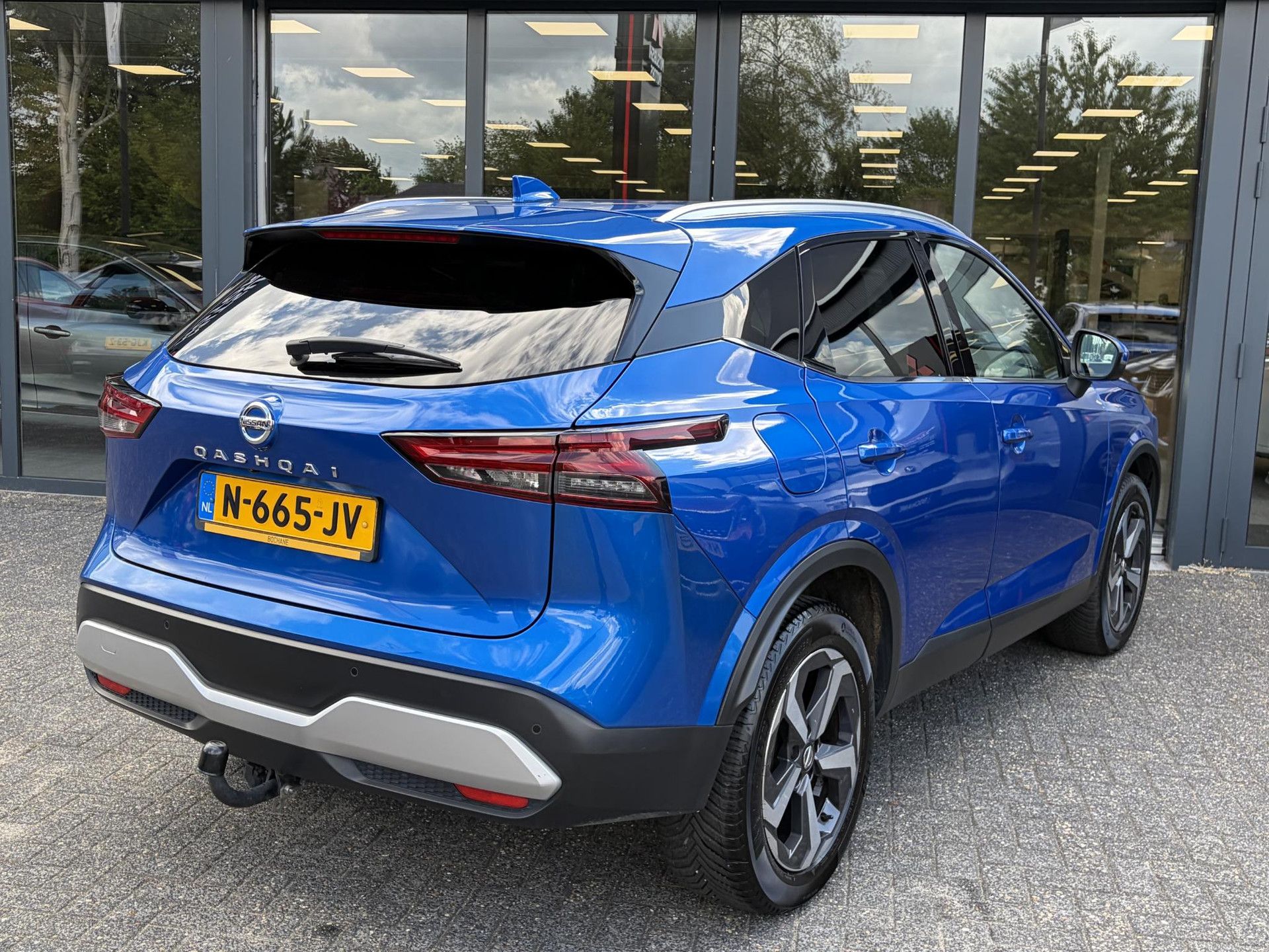 Nissan QASHQAI met kenteken N-665-JV – achteraanzicht
