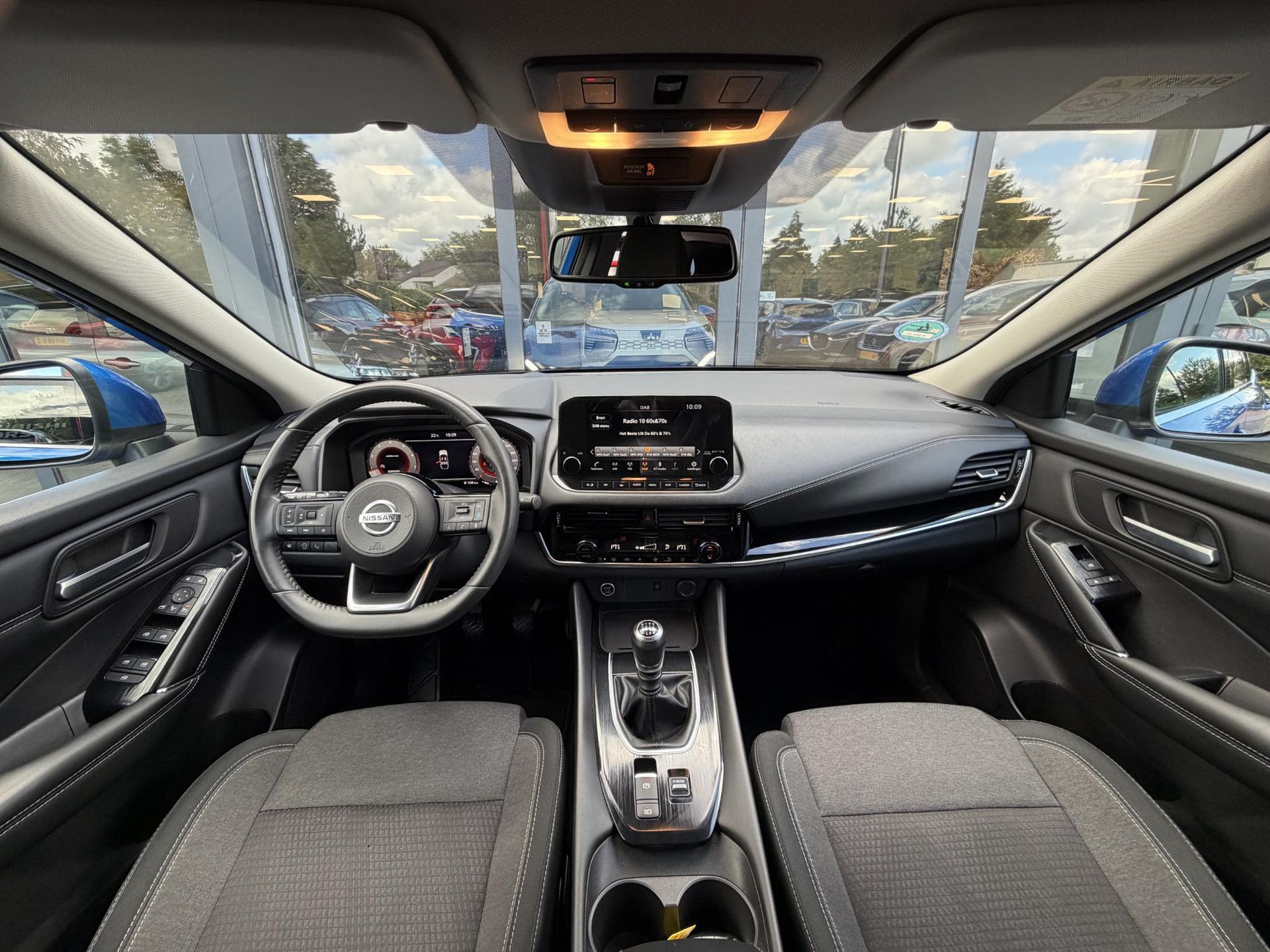 Nissan QASHQAI met kenteken N-665-JV – interieur