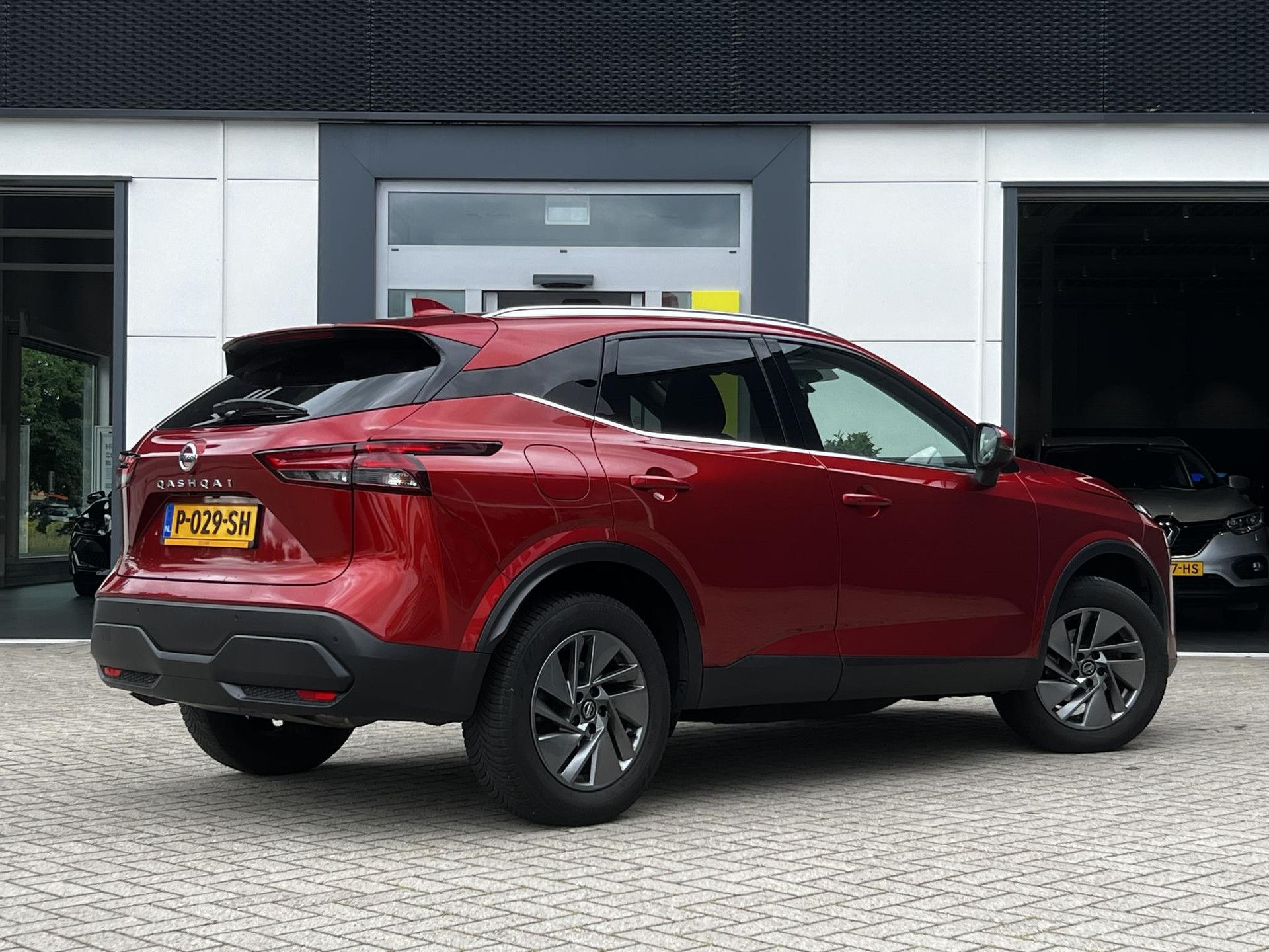 Nissan QASHQAI met kenteken P-029-SH – achteraanzicht