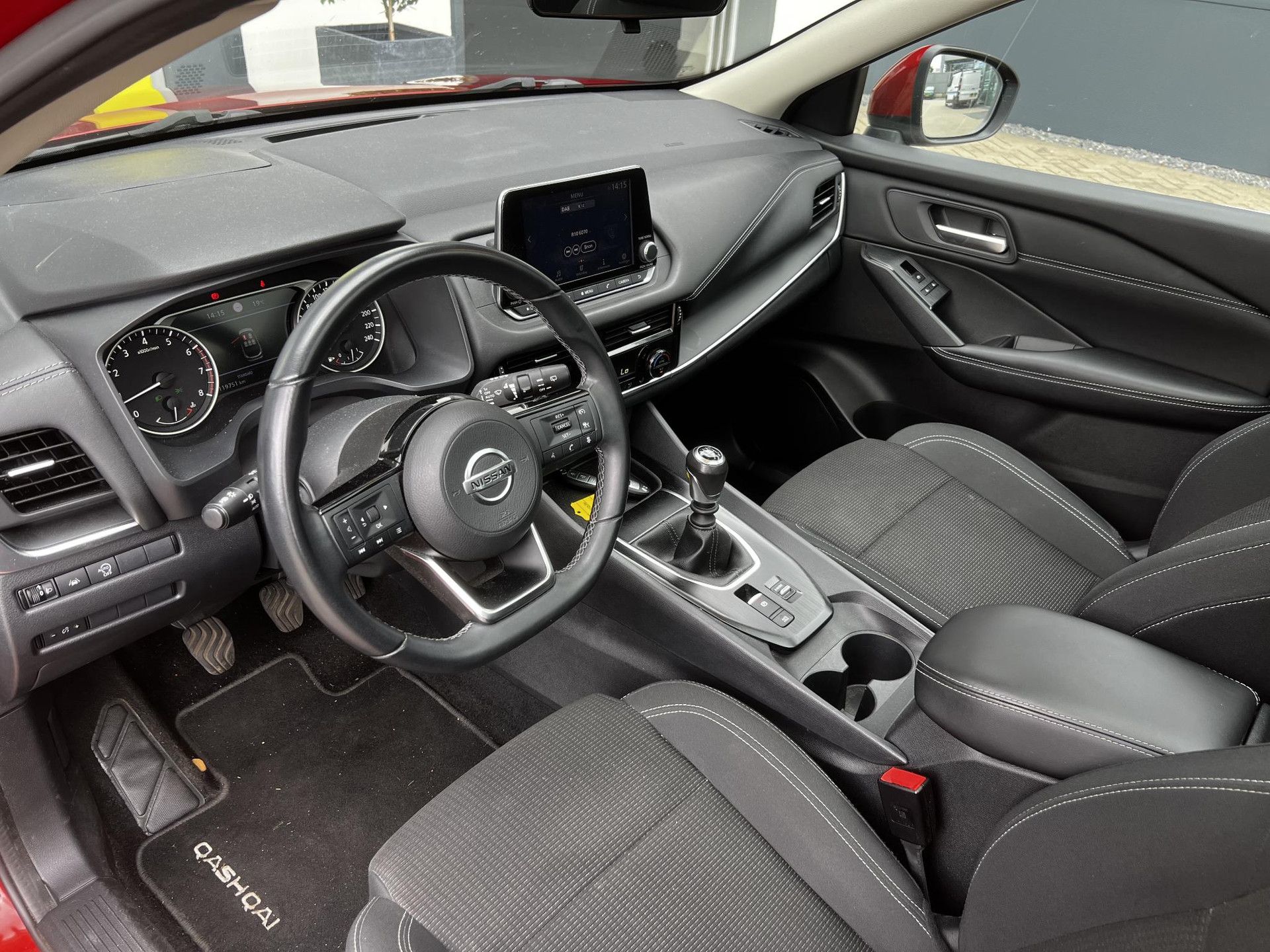 Nissan QASHQAI met kenteken P-029-SH – interieur