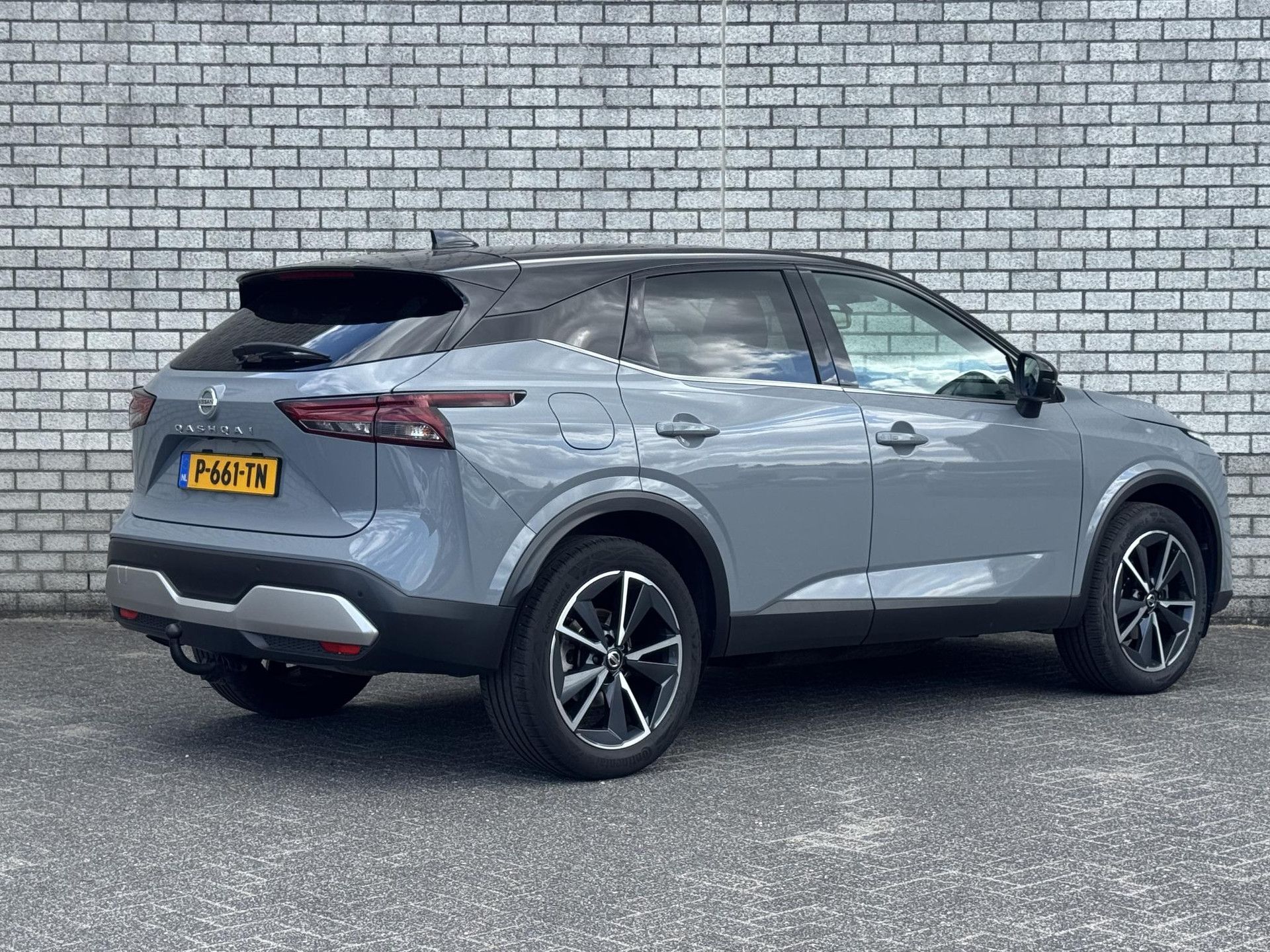 Nissan QASHQAI met kenteken P-661-TN – achteraanzicht