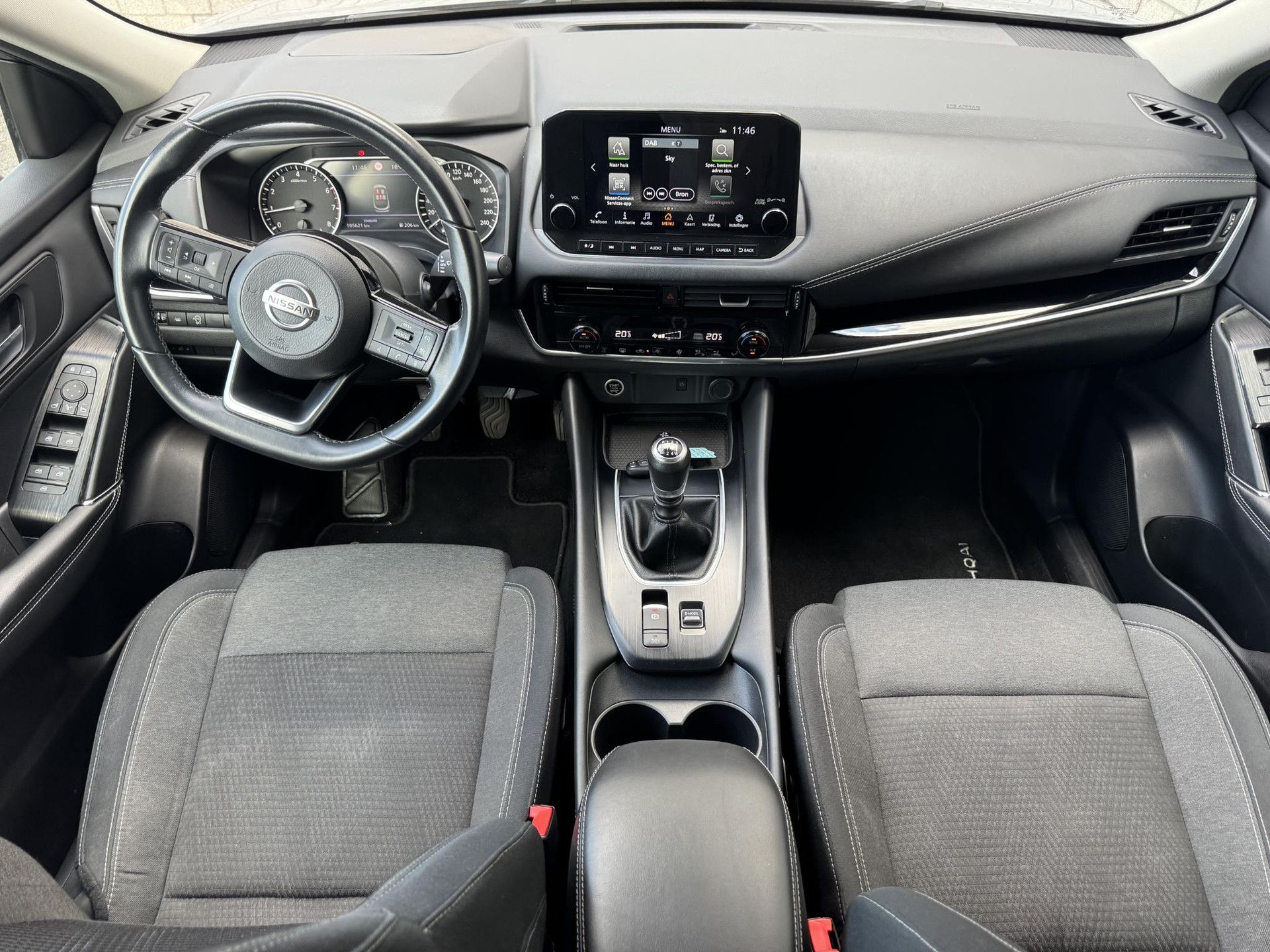 Nissan QASHQAI met kenteken P-661-TN – interieur