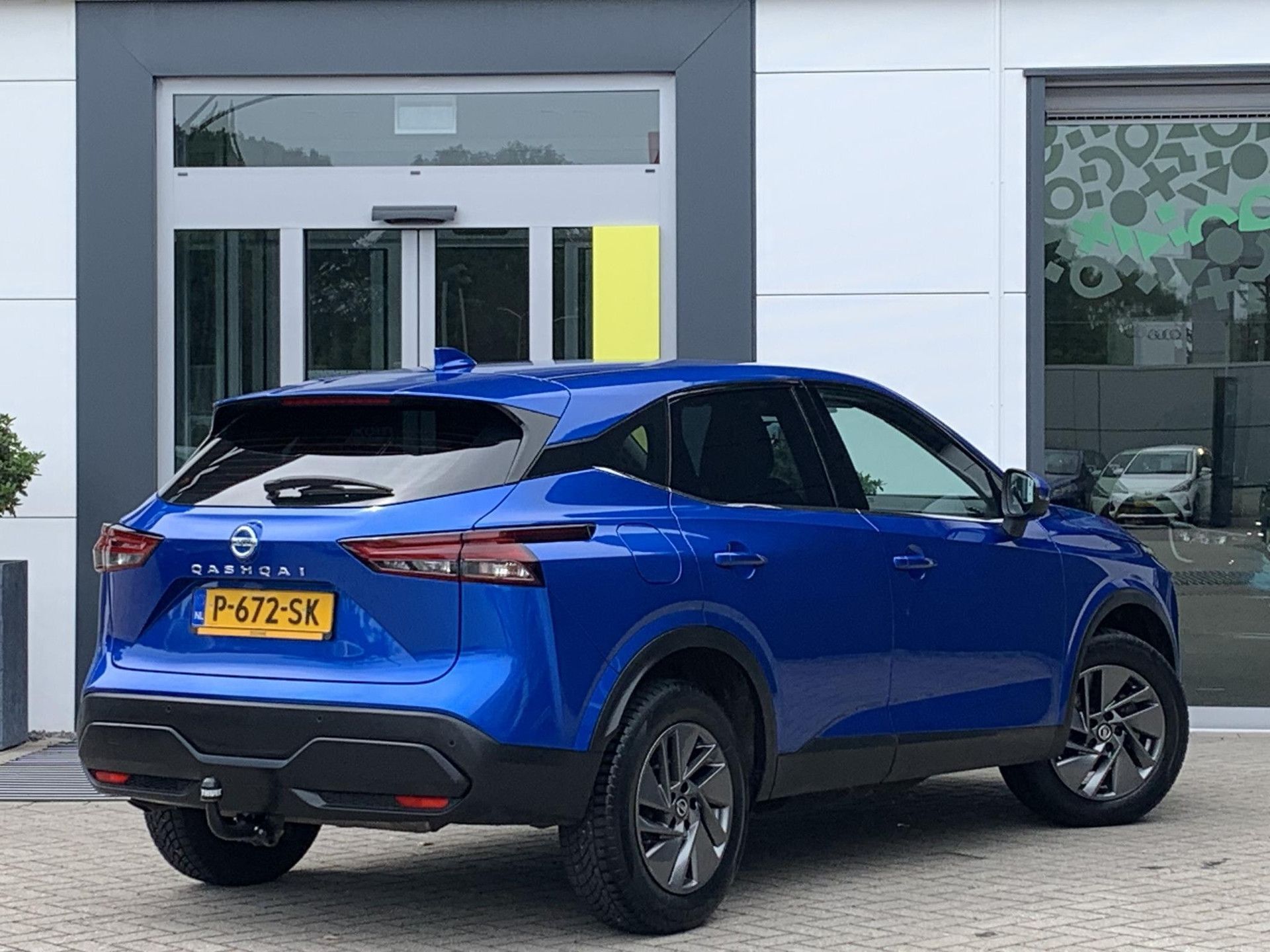 Nissan QASHQAI met kenteken P-672-SK – achteraanzicht