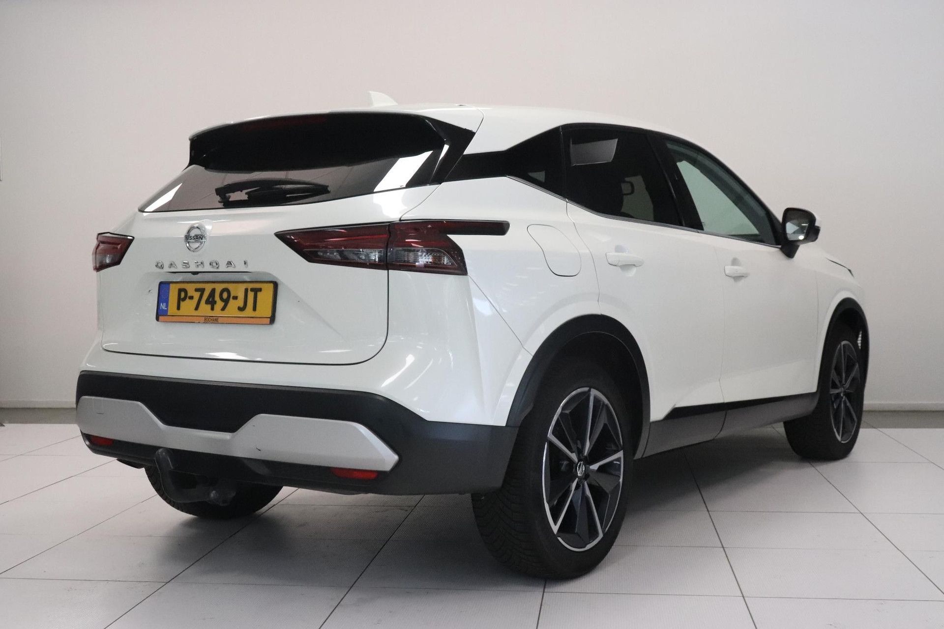 Nissan QASHQAI met kenteken P-749-JT – achteraanzicht