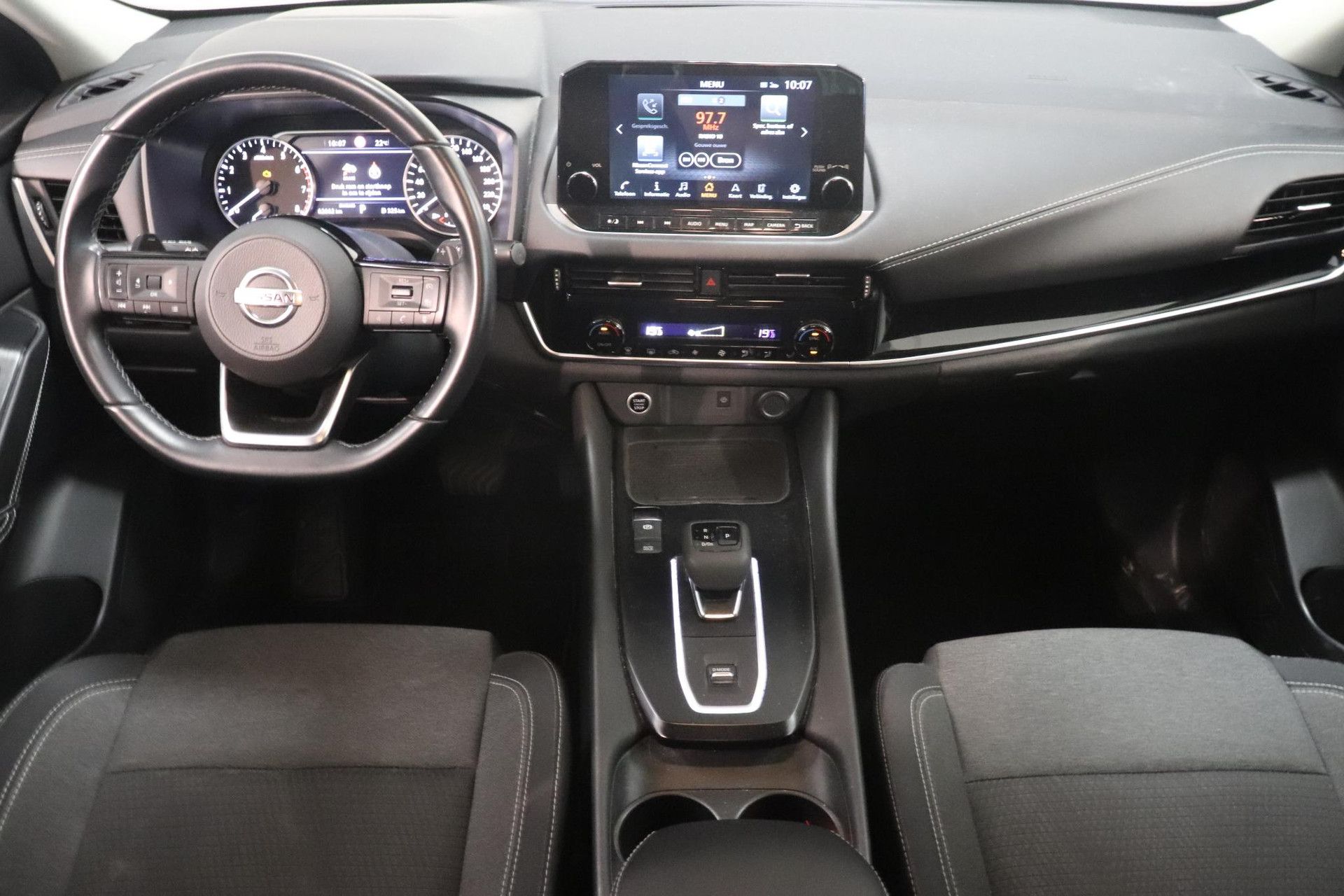 Nissan QASHQAI met kenteken P-749-JT – interieur