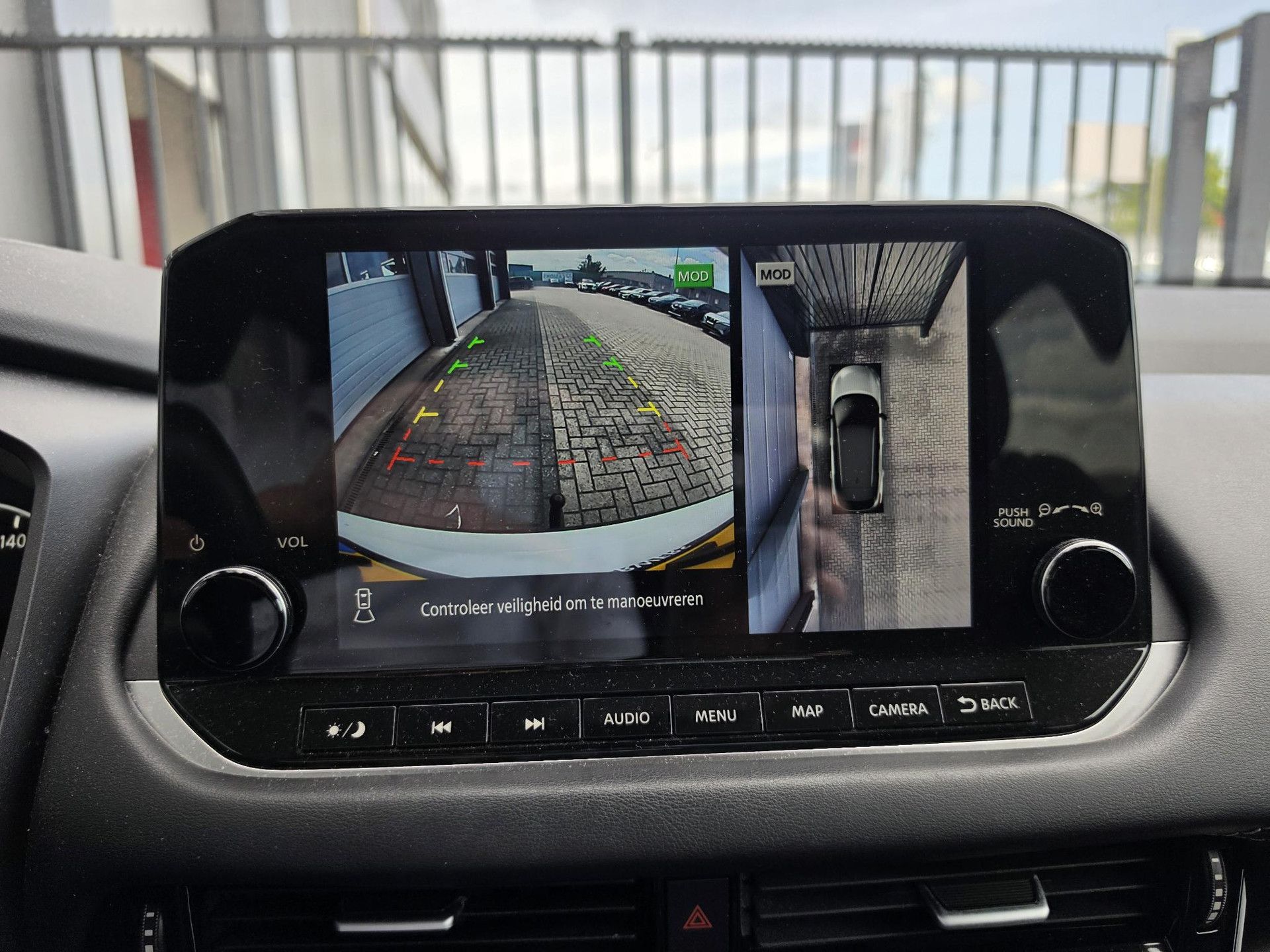Nissan QASHQAI met kenteken P-892-NR – achteraanzicht