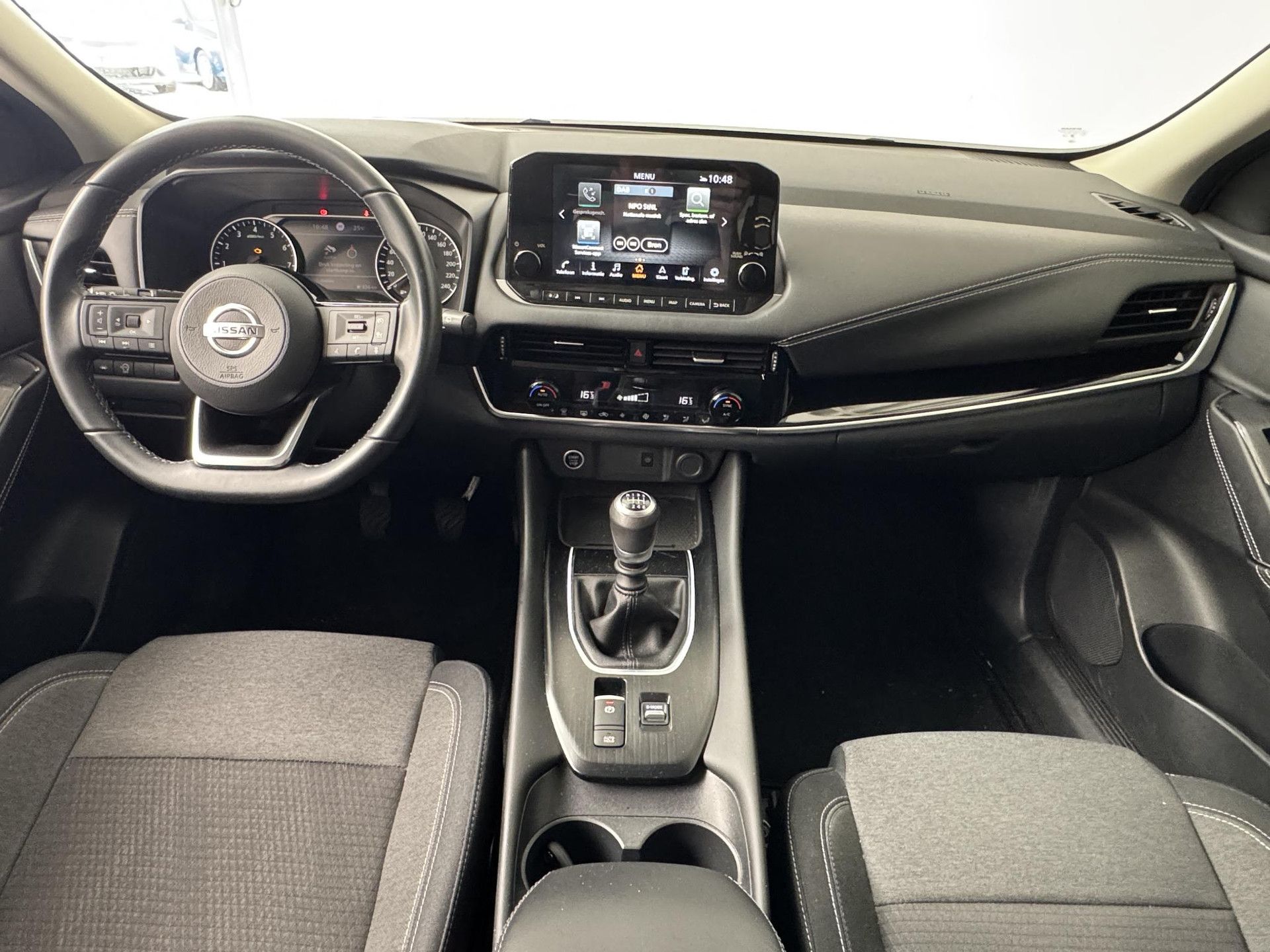 Nissan QASHQAI met kenteken P-951-LL – interieur