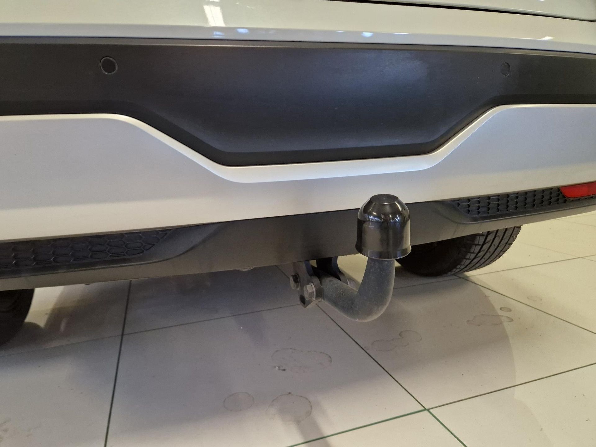 Nissan QASHQAI met kenteken R-364-TL – achteraanzicht