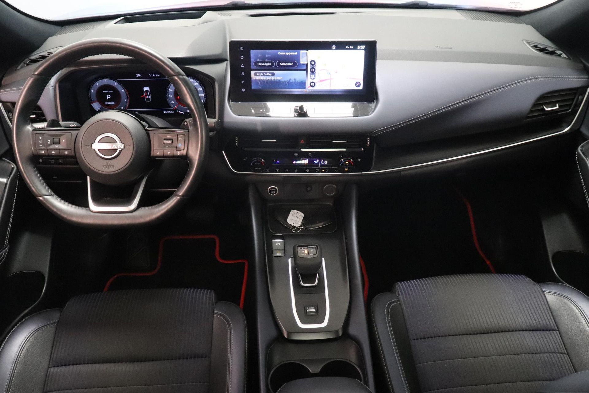 Nissan QASHQAI met kenteken R-594-GD – interieur