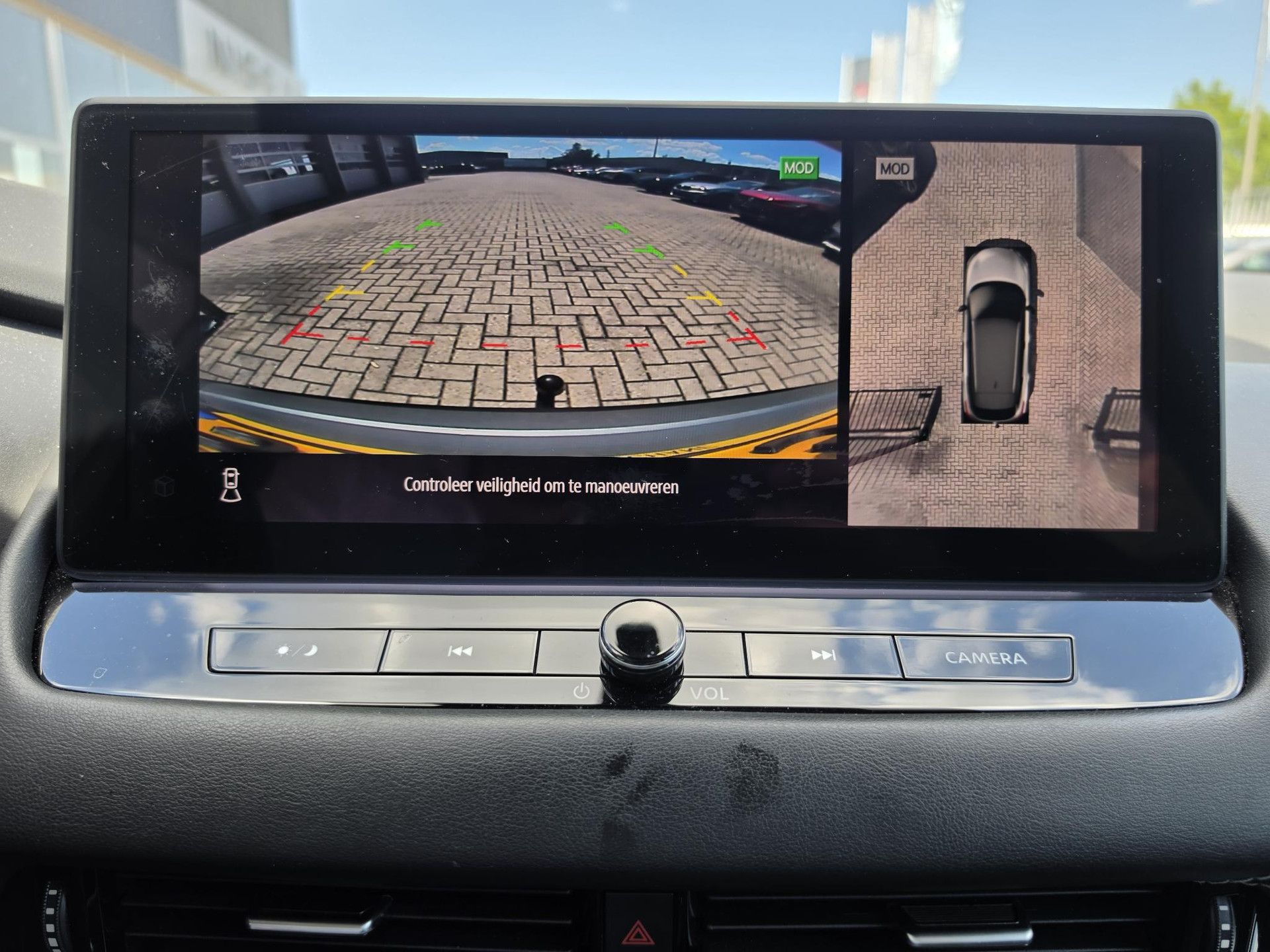 Nissan QASHQAI met kenteken S-575-RL – interieur