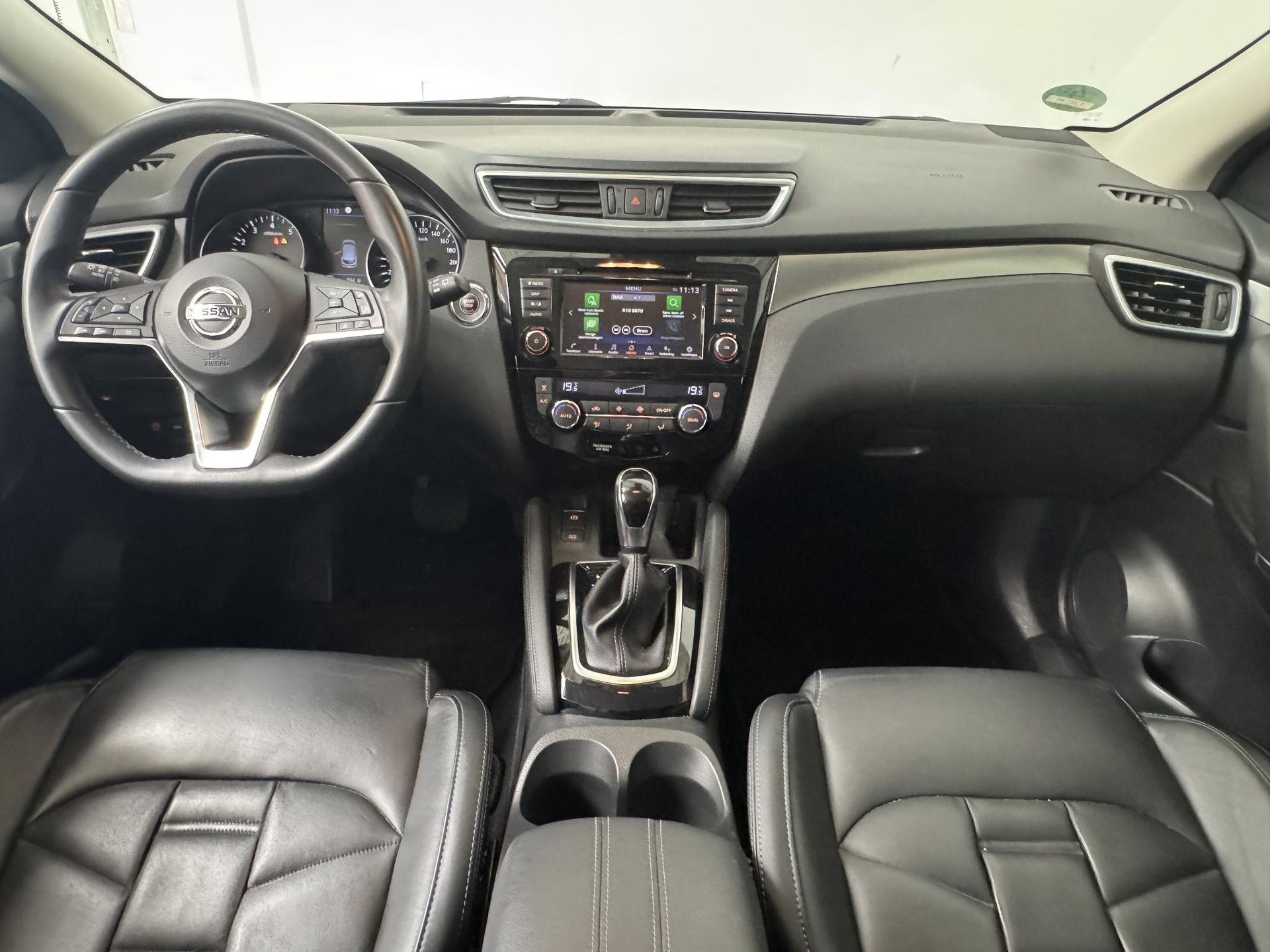 Nissan QASHQAI met kenteken T-321-RT – interieur