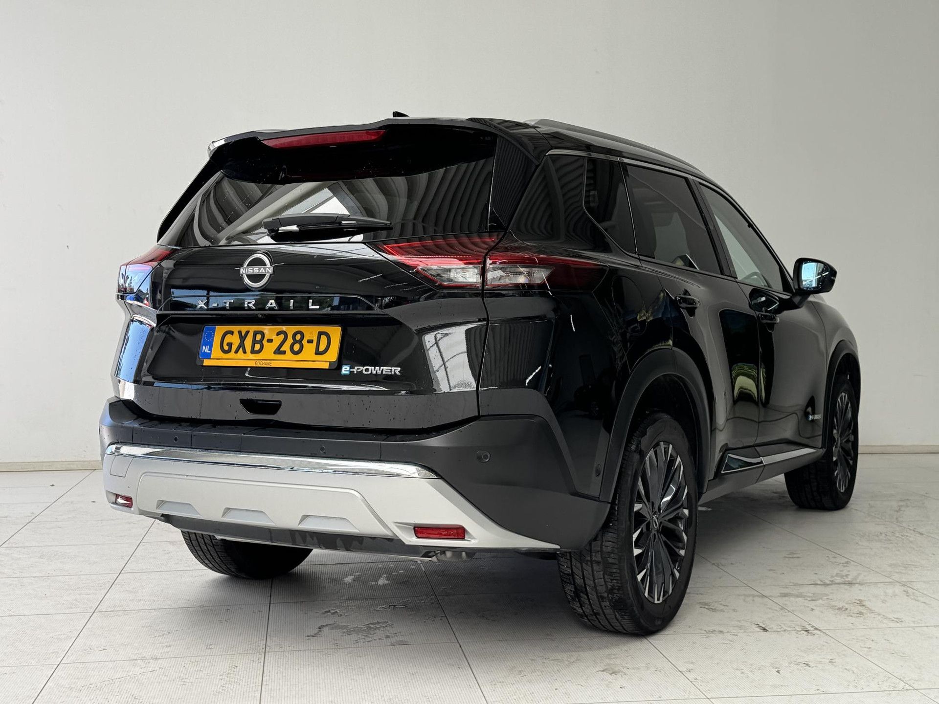 Nissan X-Trail met kenteken GXB-28-D – achteraanzicht
