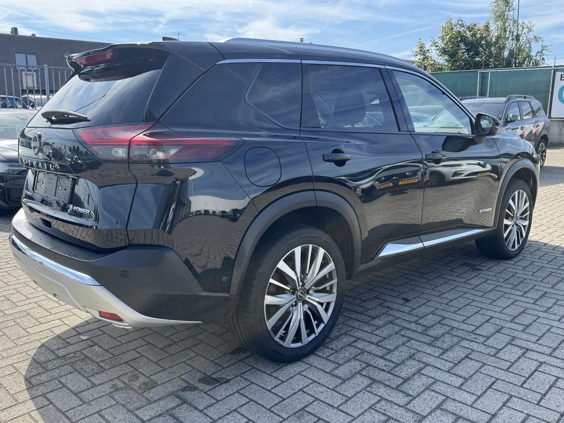 Nissan X-Trail met kenteken KLH-28-S – achteraanzicht