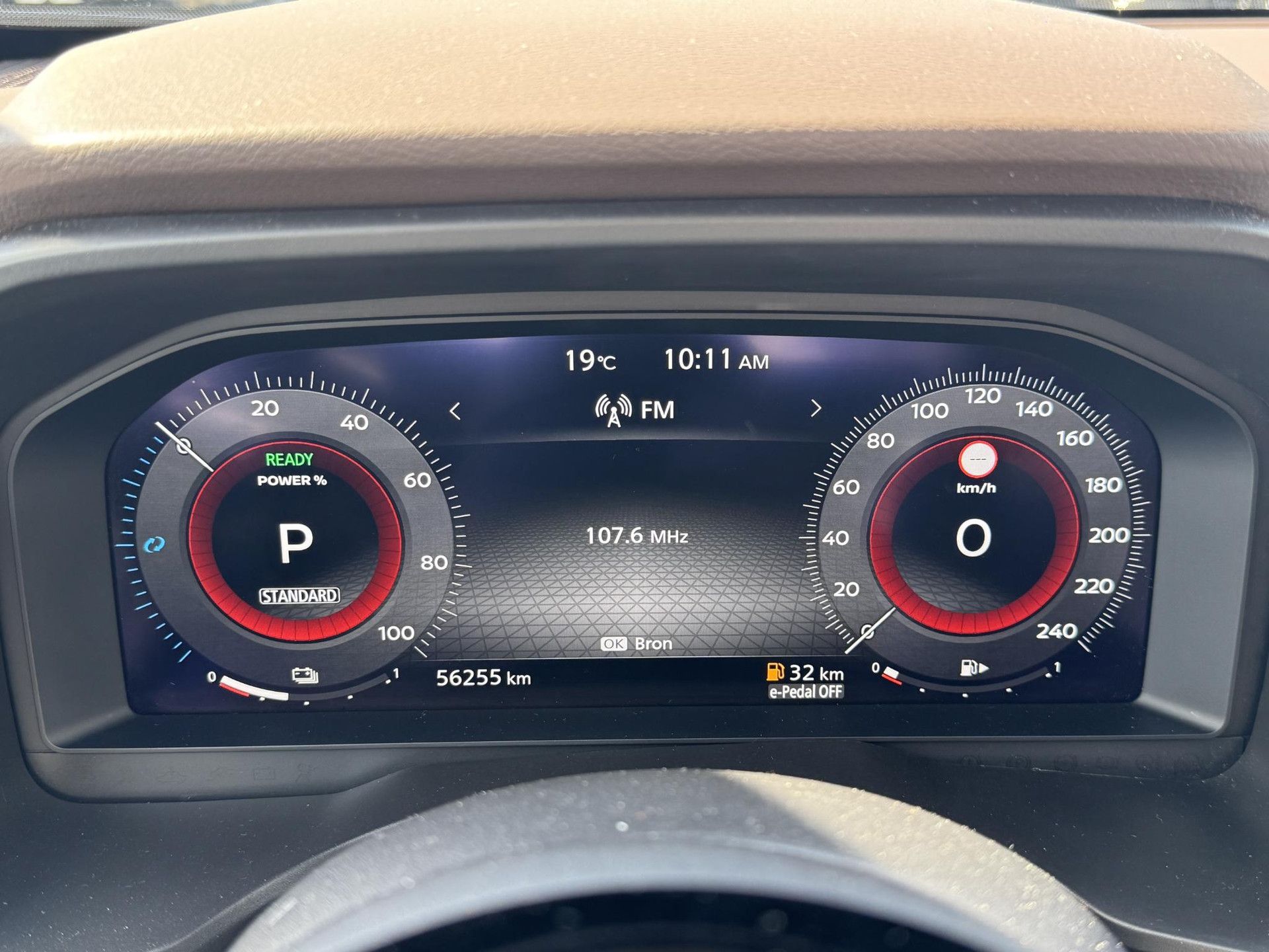 Nissan X-Trail met kenteken KLH-28-S – dashboard