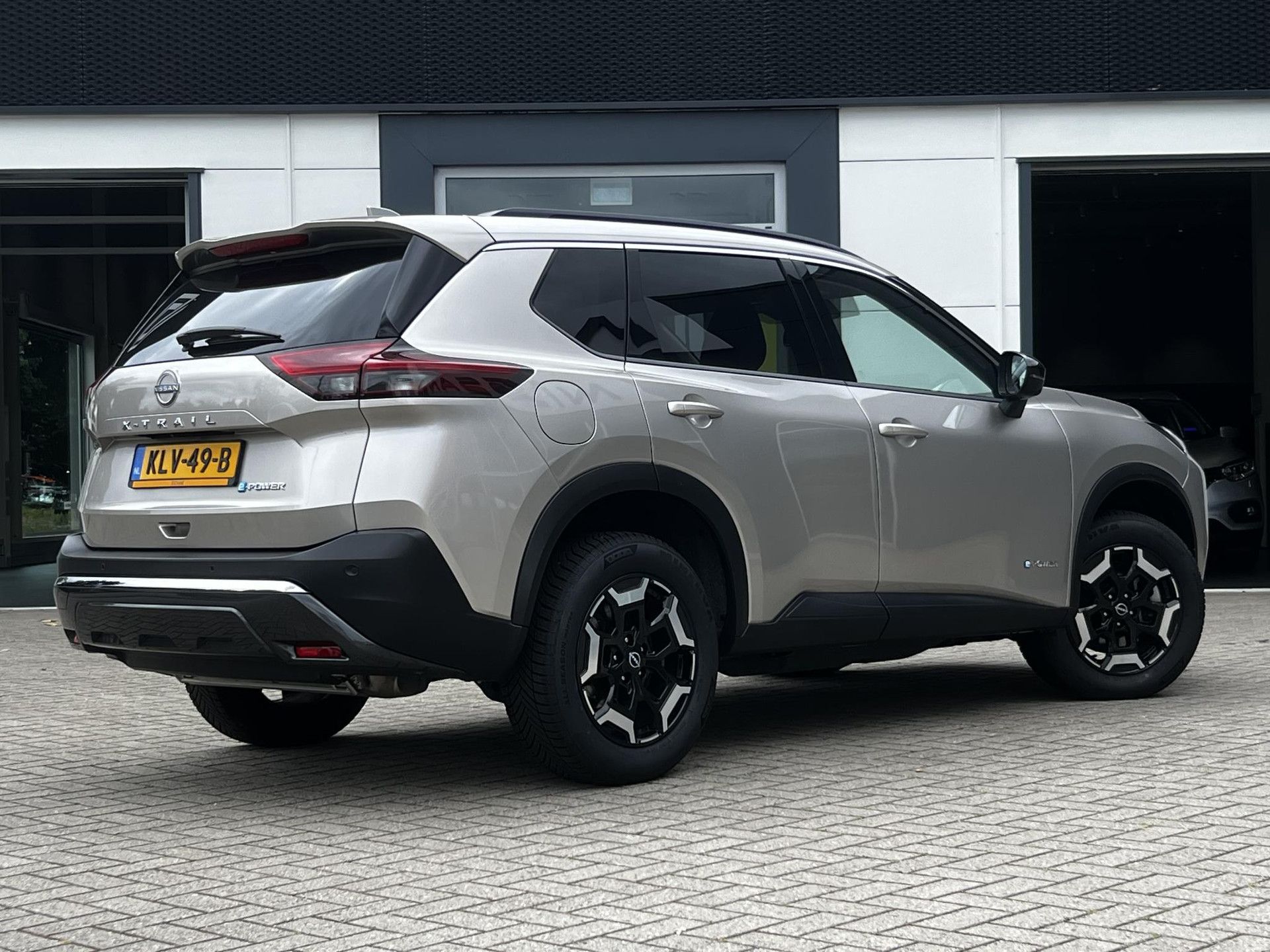 Nissan X-Trail met kenteken KLV-49-B – achteraanzicht