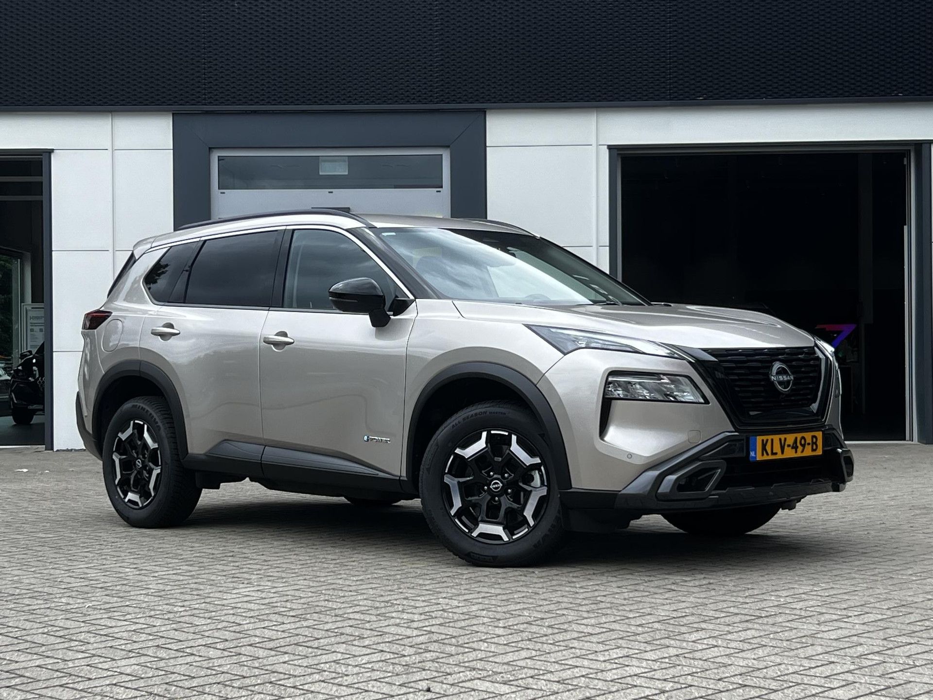 Nissan X-Trail met kenteken KLV-49-B – detailfoto