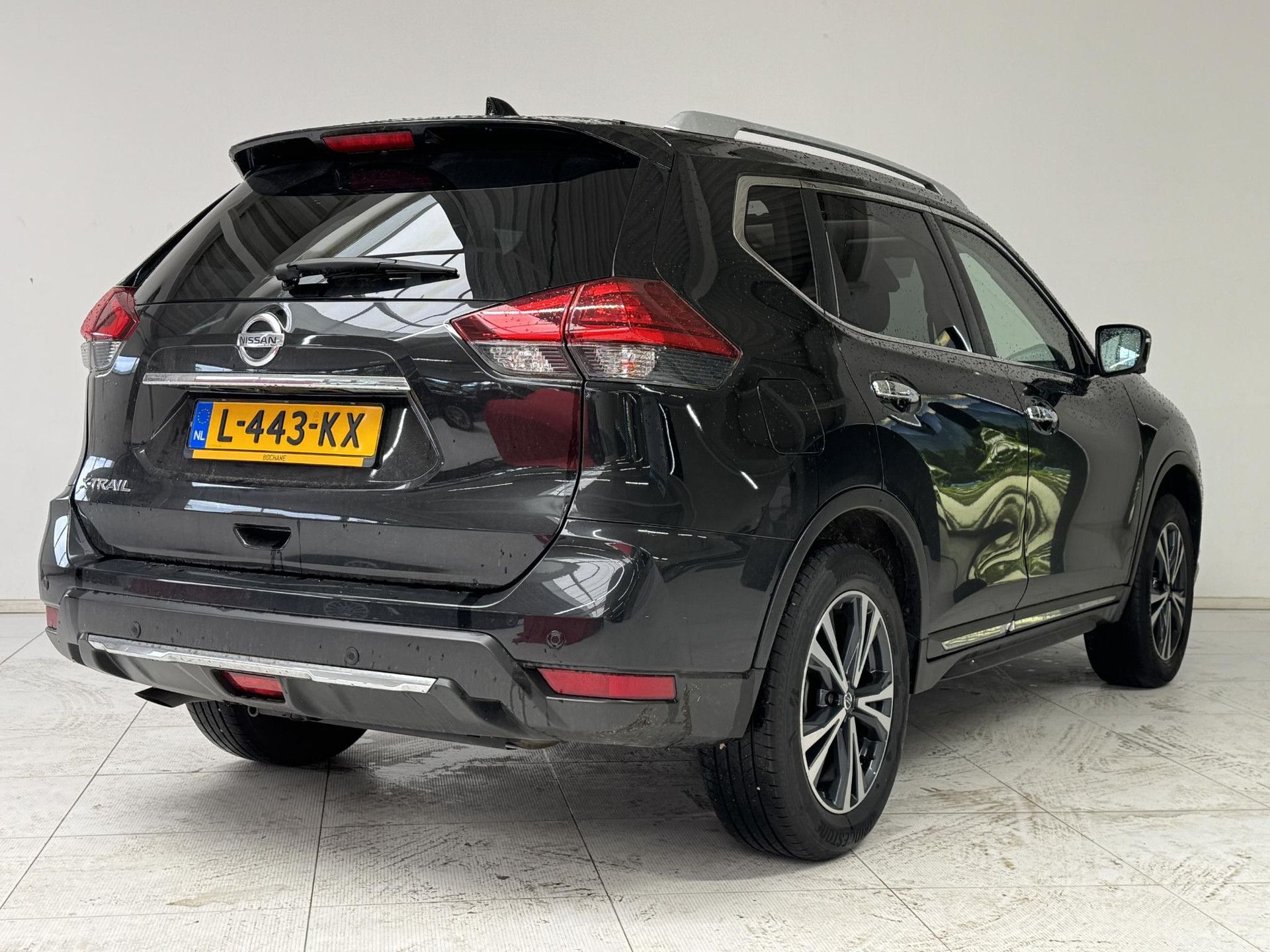 Nissan X-Trail met kenteken L-443-KX – achteraanzicht