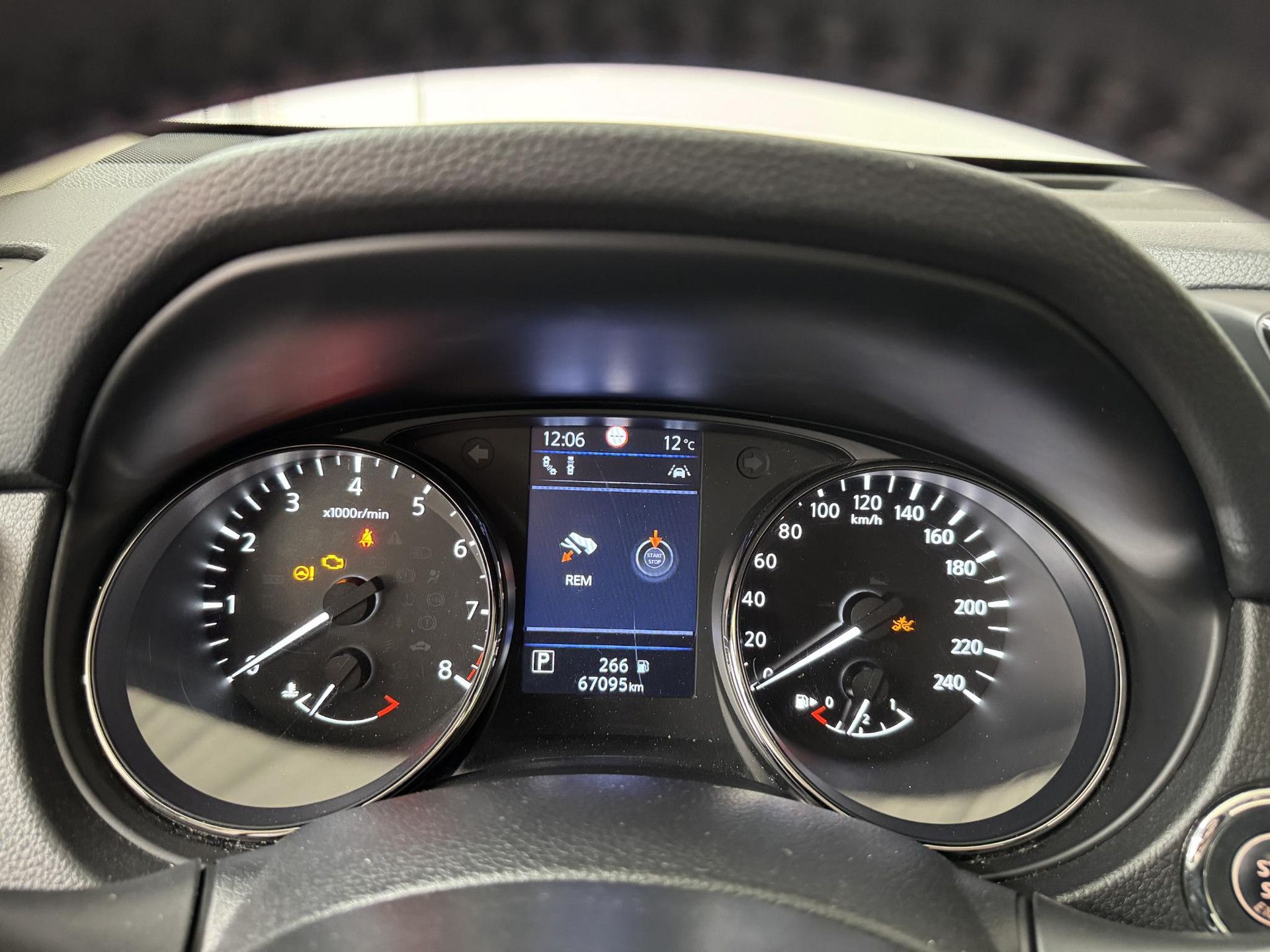 Nissan X-Trail met kenteken L-443-KX – dashboard