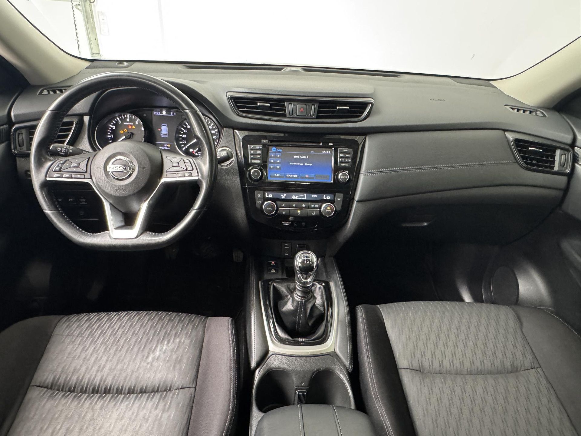 Nissan X-Trail met kenteken ZT-827-F – interieur