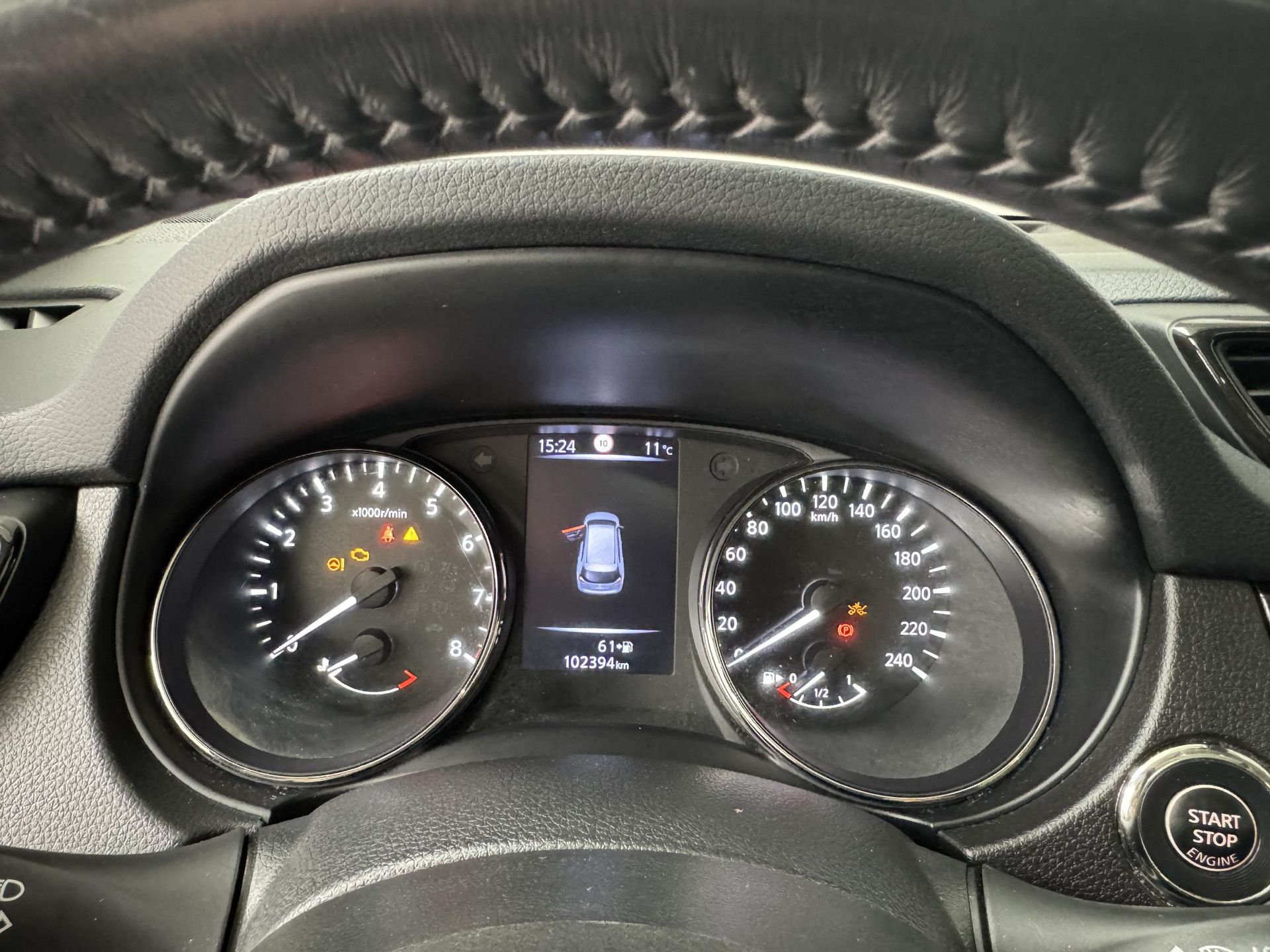 Nissan X-Trail met kenteken ZT-827-F – dashboard