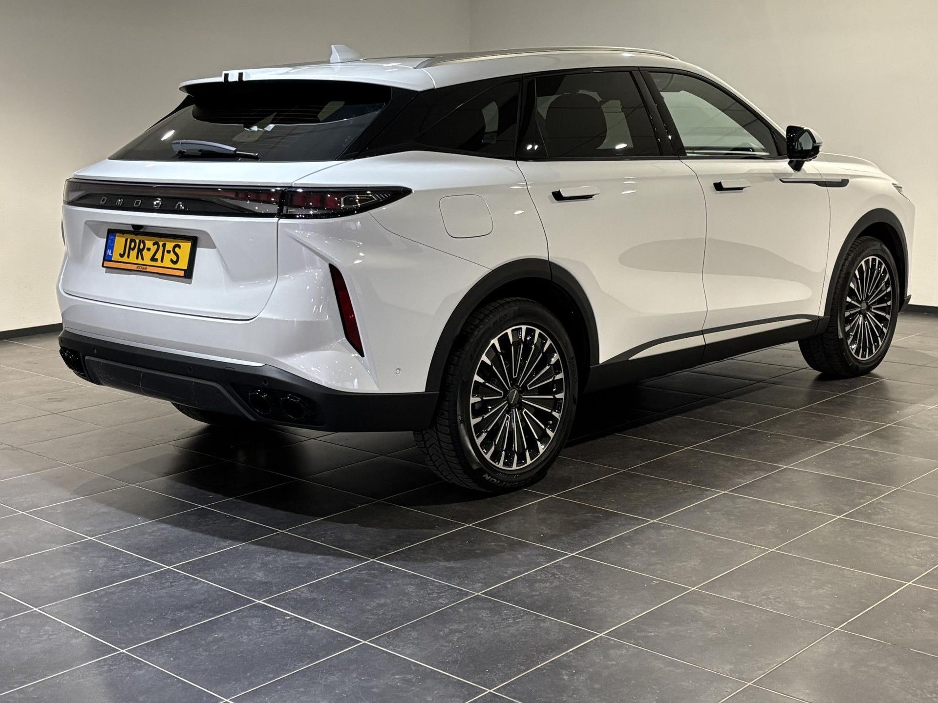 Omoda 9SHS met kenteken JPR-21-S – achteraanzicht