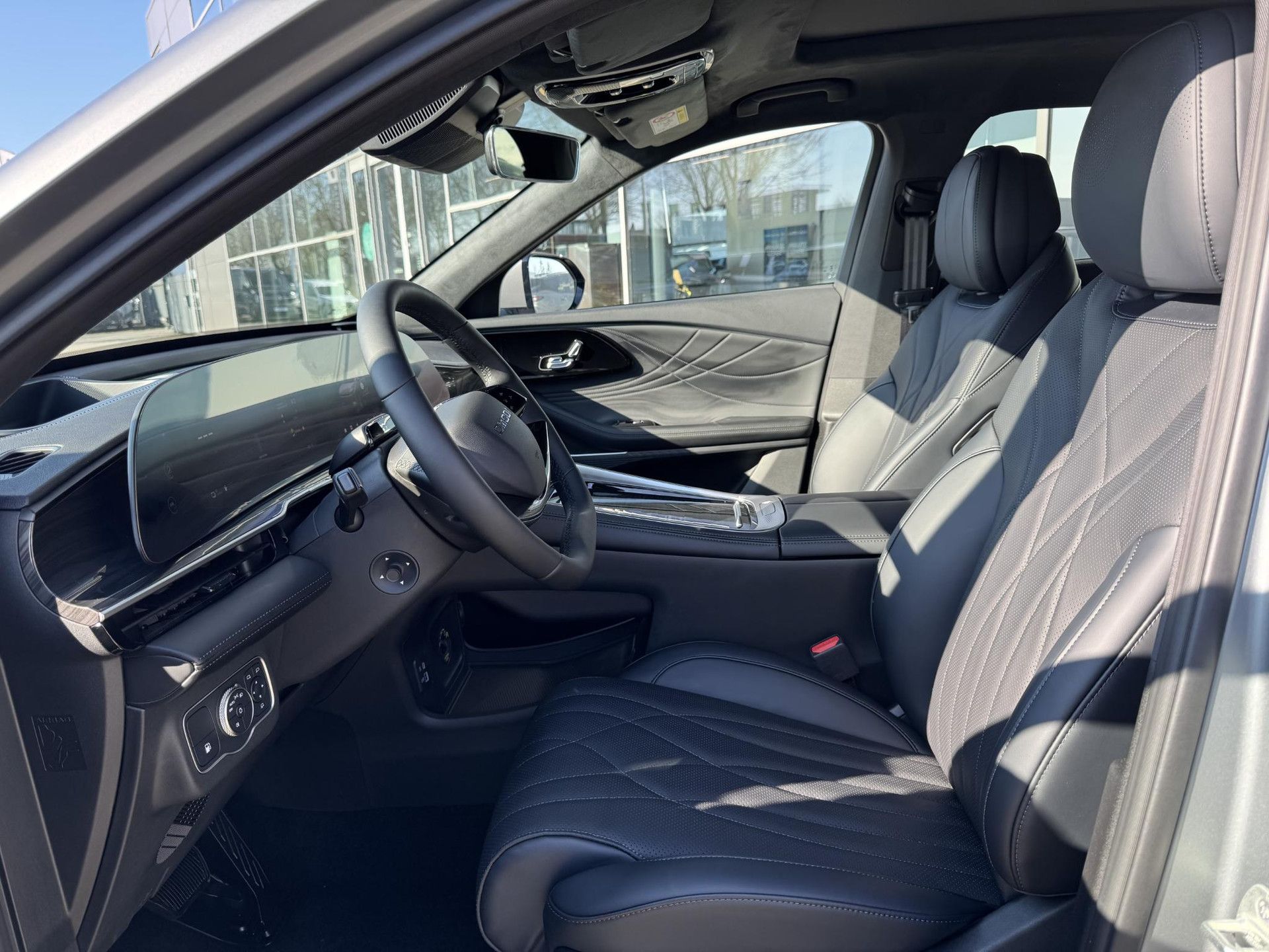 Omoda 9SHS met kenteken KFR-40-L – interieur