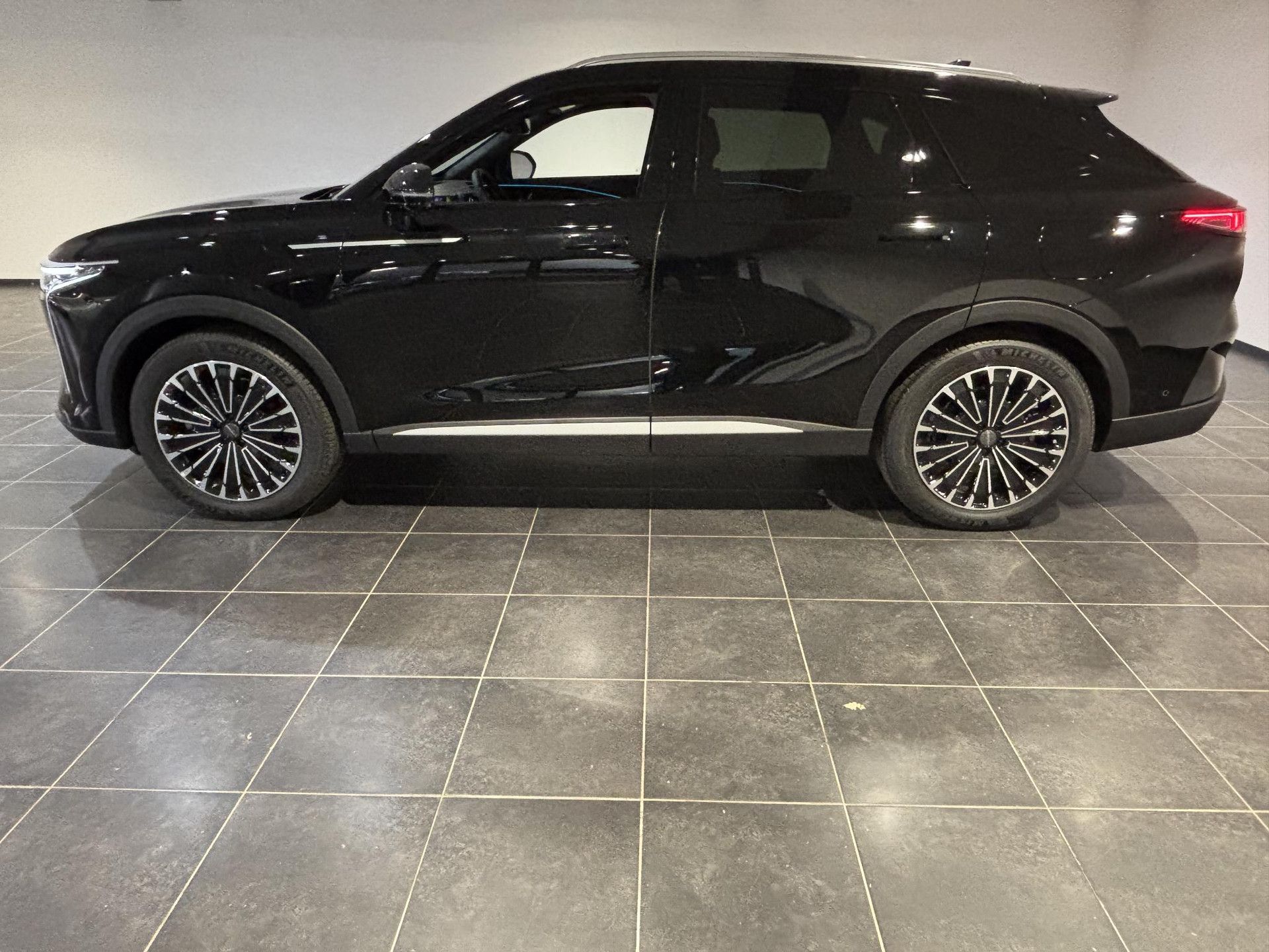 Omoda 9SHS met kenteken KHK-83-N – detailfoto