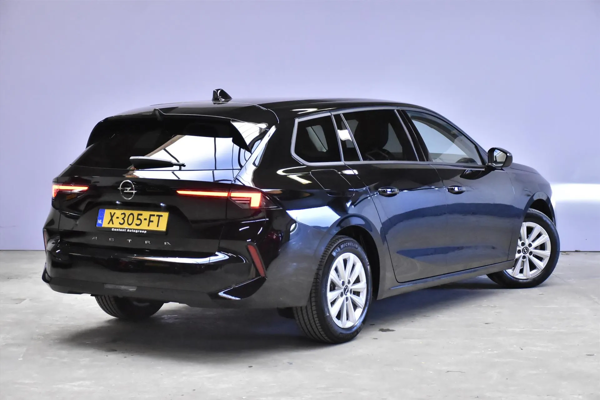 Opel Astra met kenteken X-305-FT – interieur