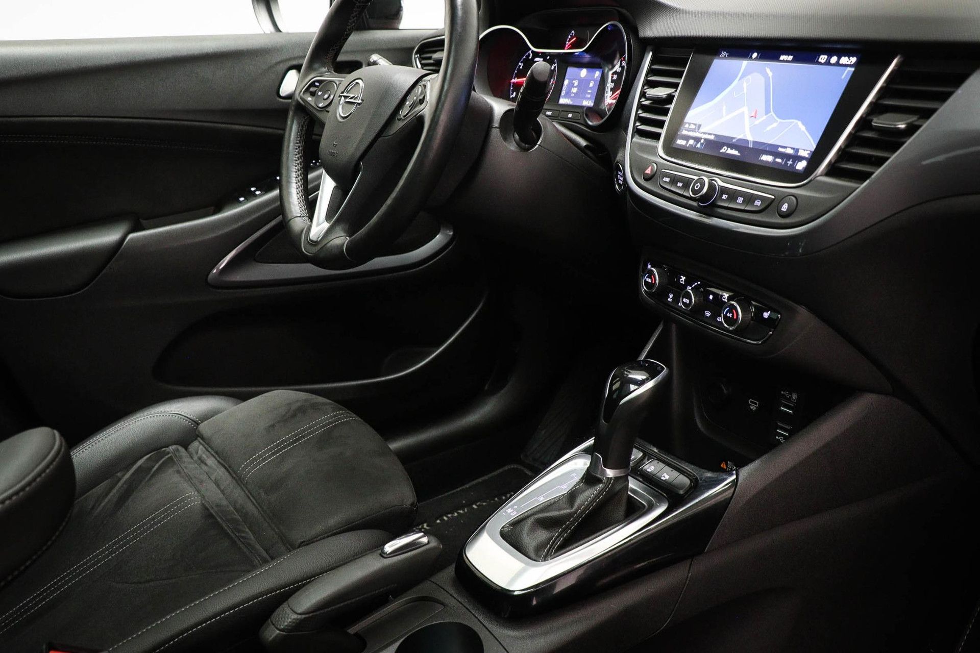 Opel Crossland met kenteken K-928-KS – interieur