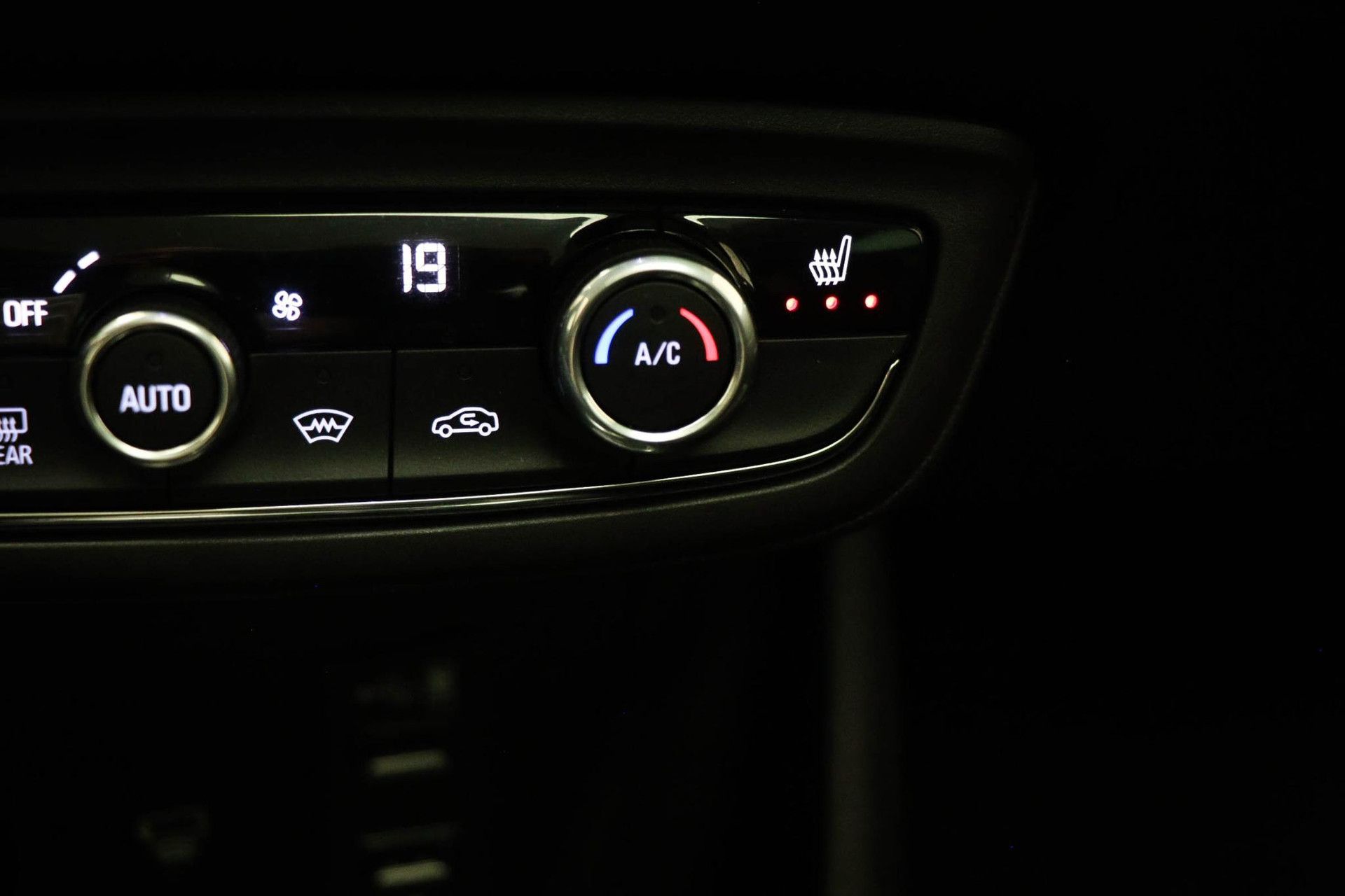 Opel Crossland met kenteken K-928-KS – detailfoto