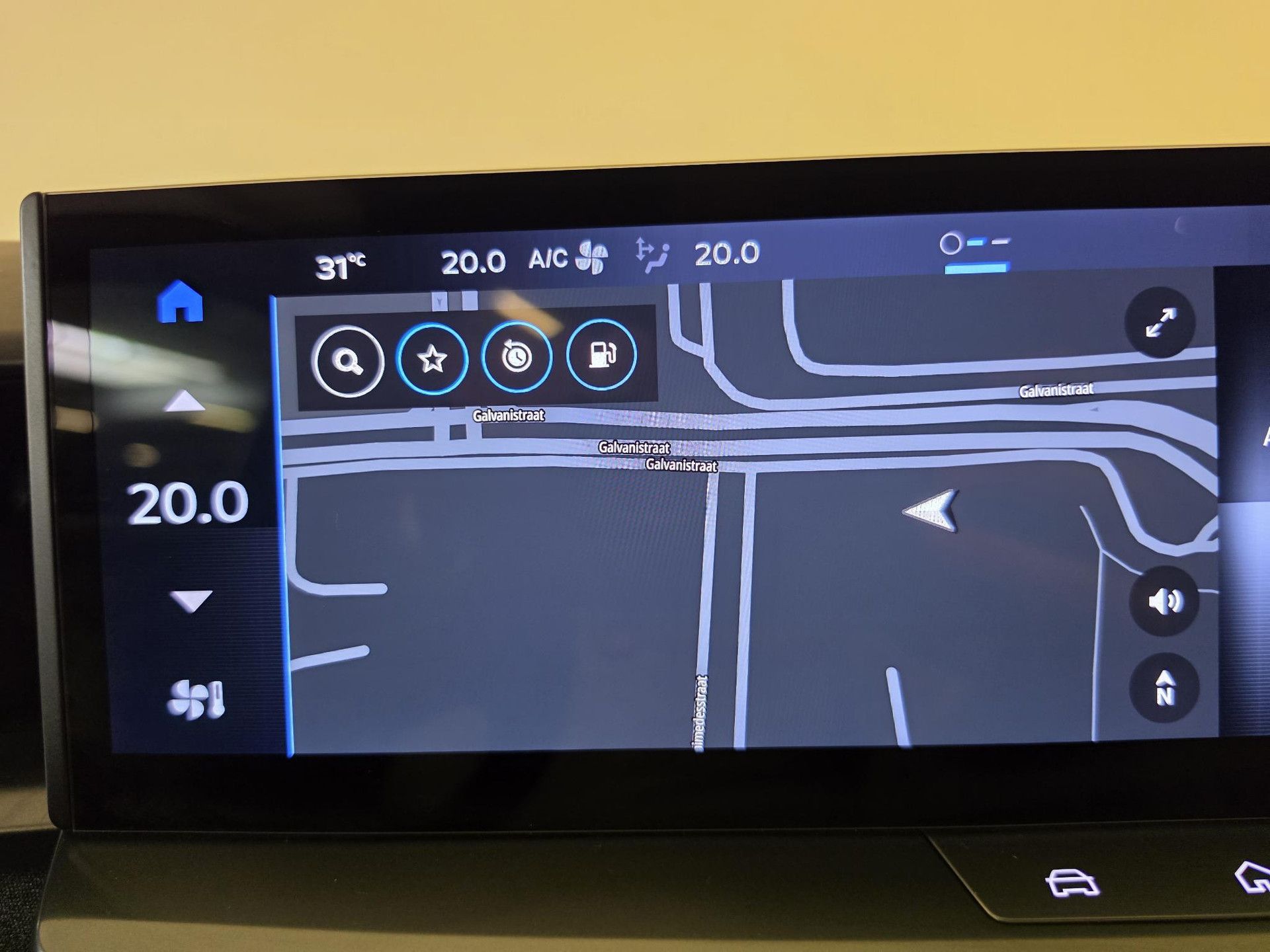 Opel Grandland met kenteken KDT-90-X – interieur