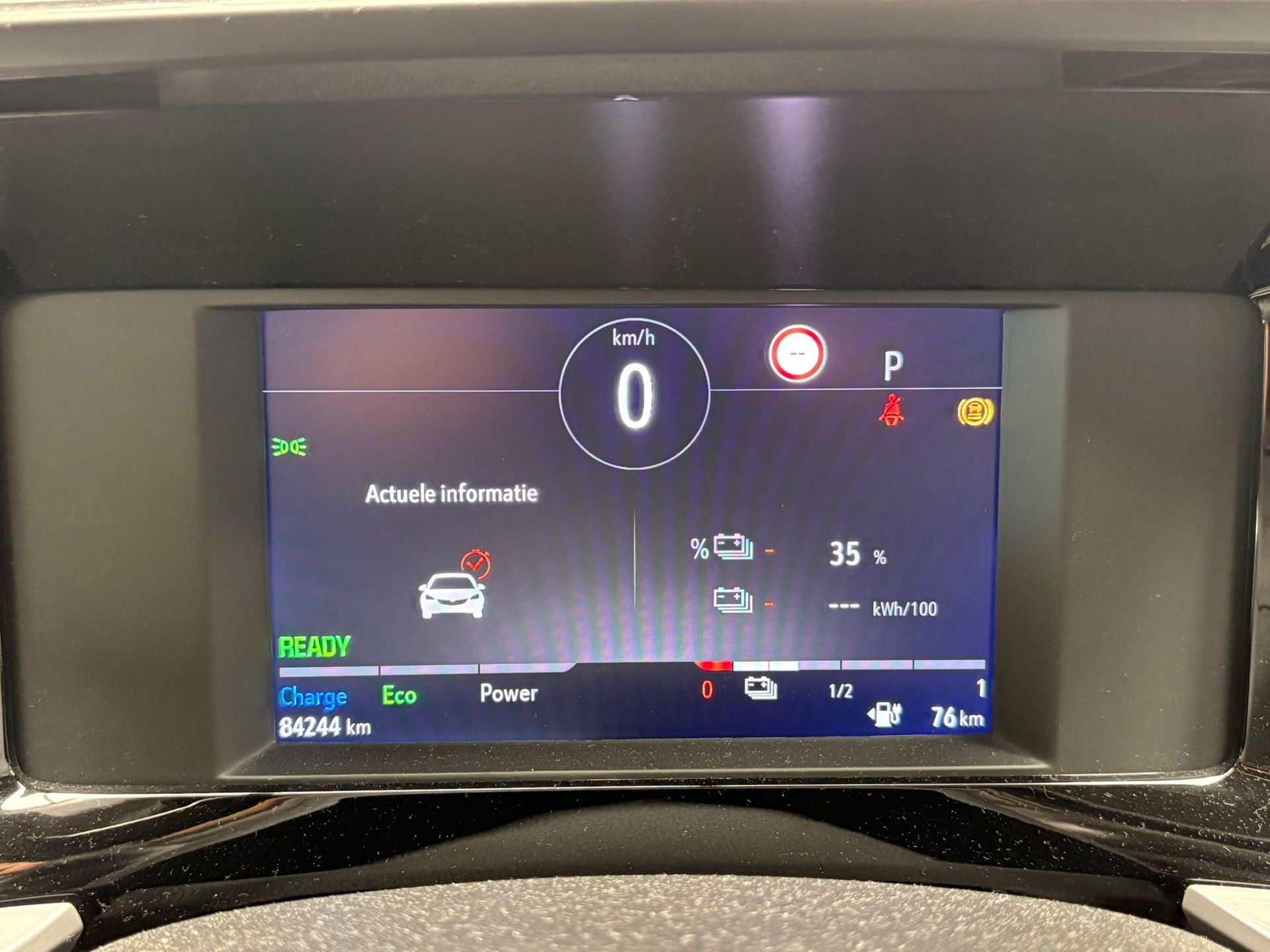 Opel Mokka-e met kenteken R-353-FJ – dashboard