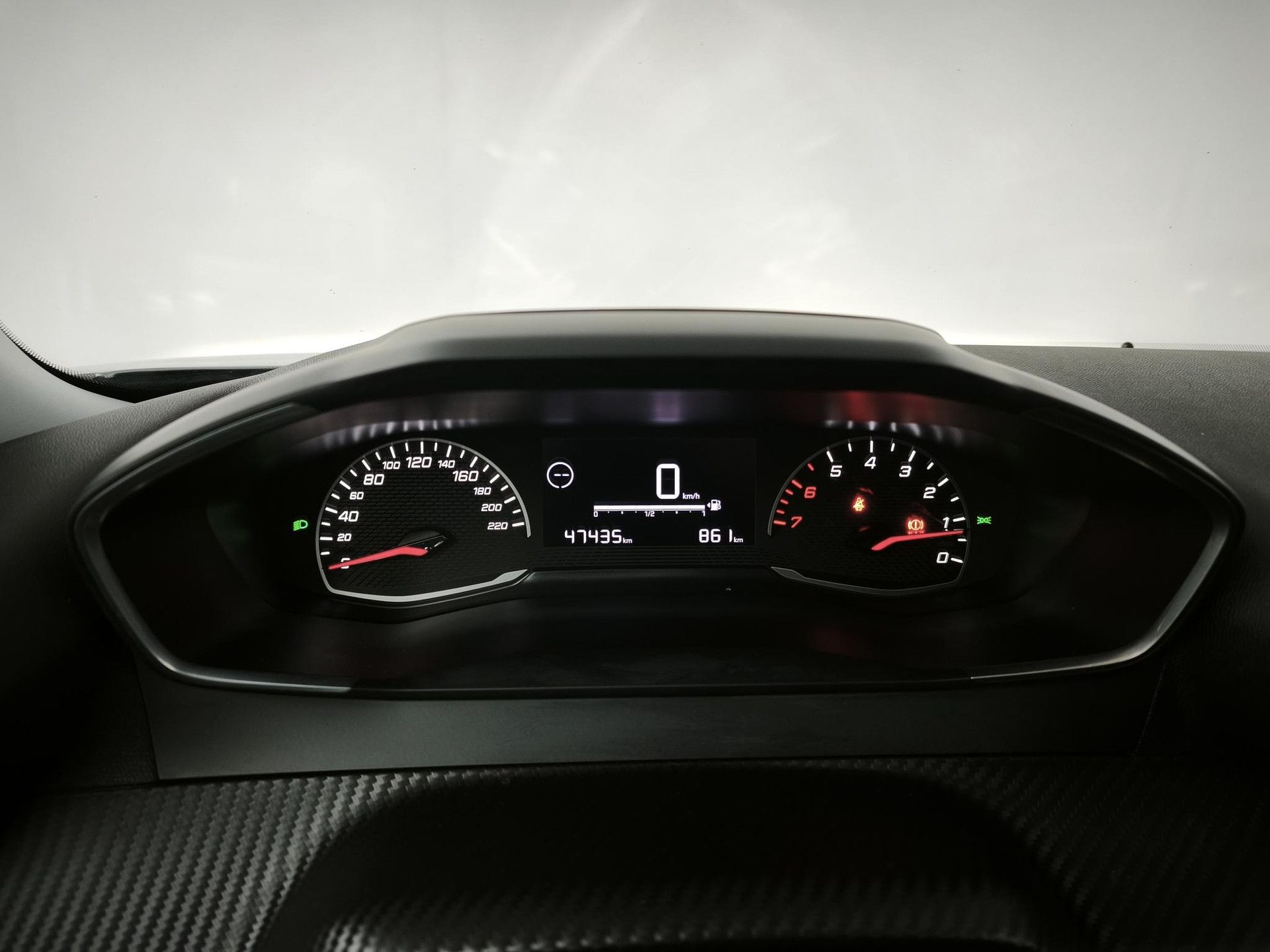 Peugeot 2008 met kenteken N-494-XD – dashboard