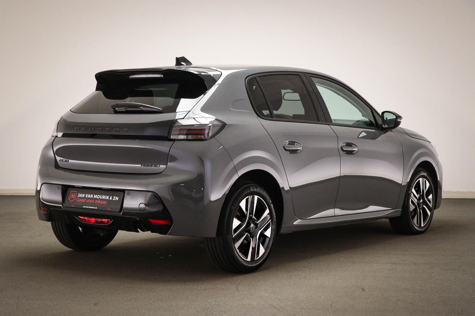 Peugeot 208 met kenteken KNJ-94-P – achteraanzicht
