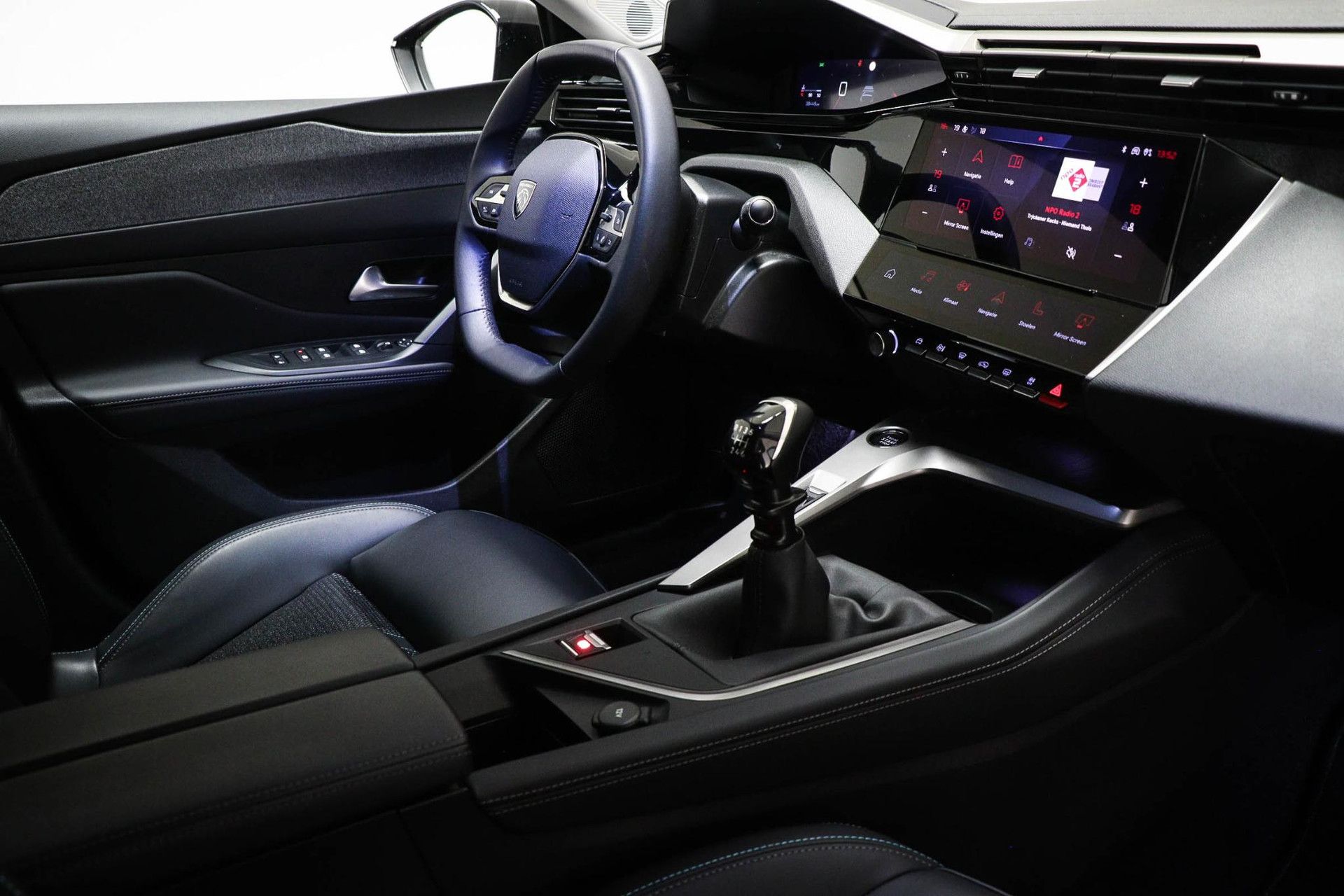 Peugeot 308 met kenteken T-765-KH – interieur