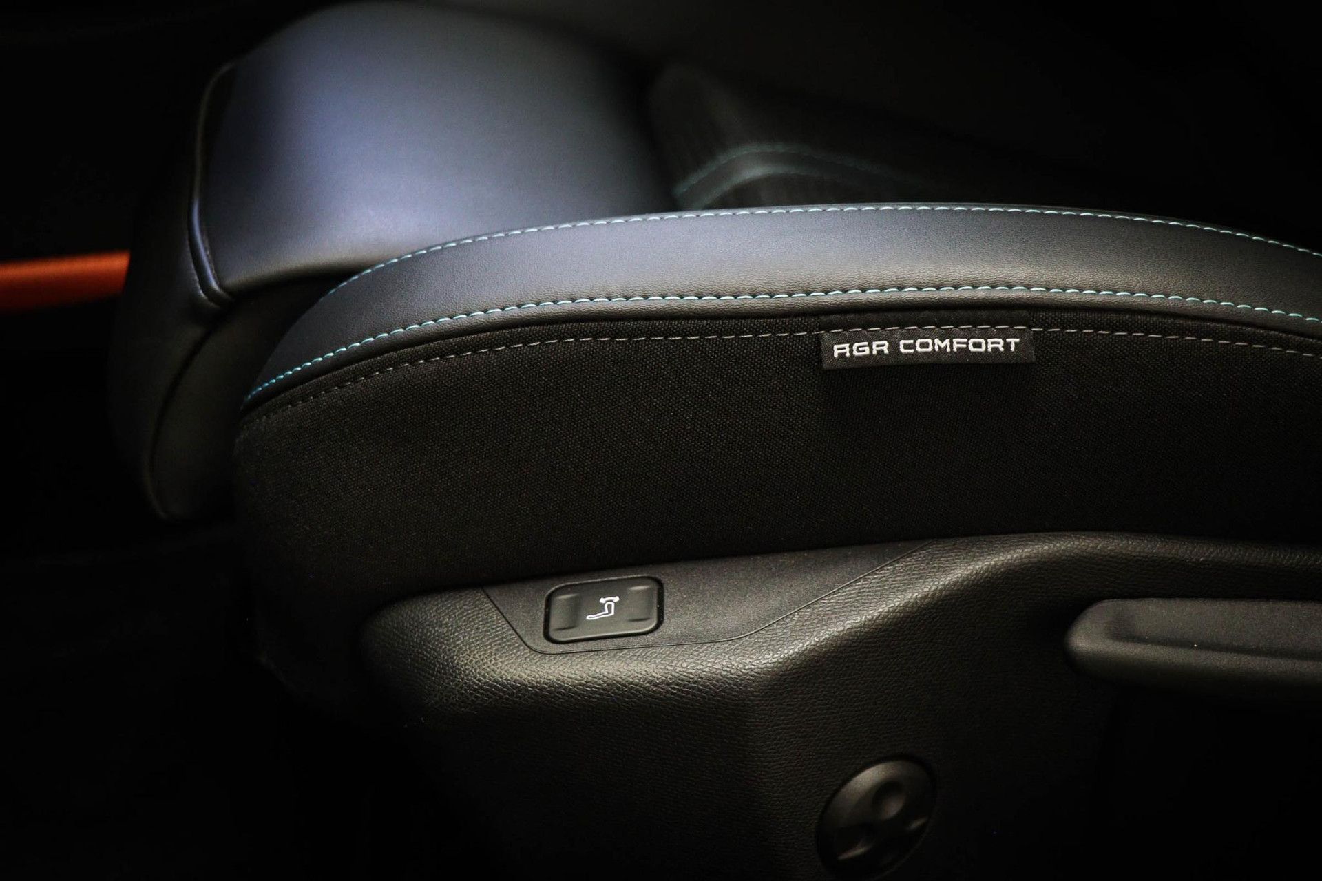 Peugeot 308 met kenteken T-765-KH – detailfoto