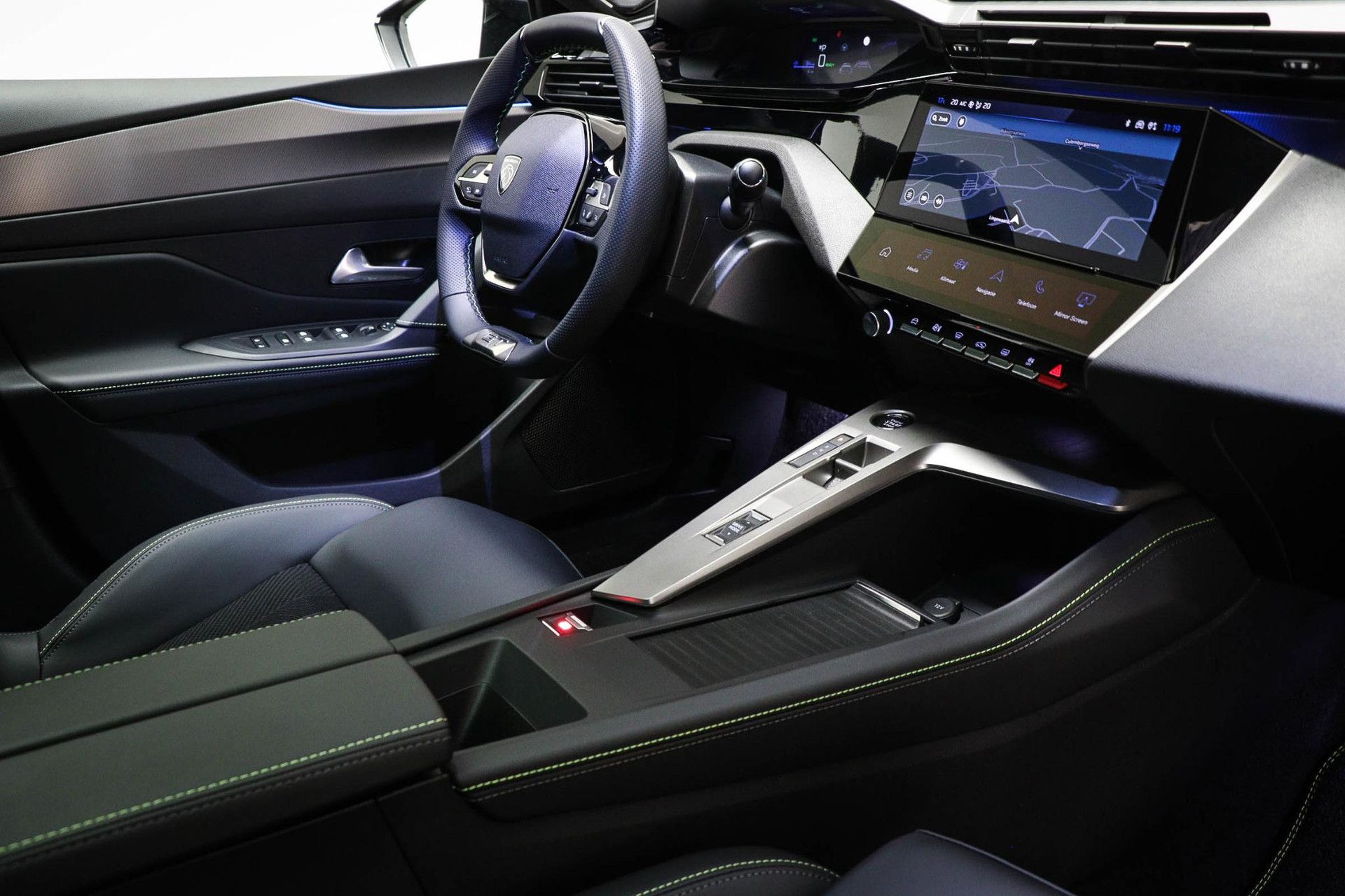 Peugeot 408 met kenteken KHP-50-N – interieur