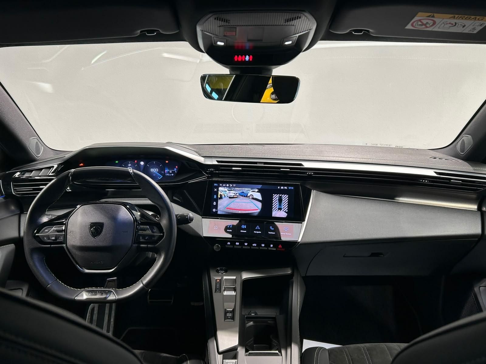 Peugeot 408 met kenteken X-681-ZV – achteraanzicht