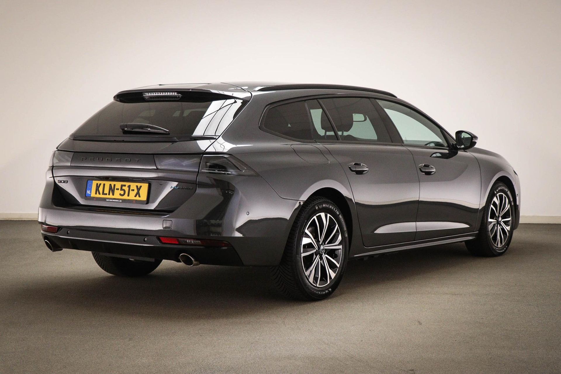 Peugeot 508 met kenteken KLN-51-X – achteraanzicht