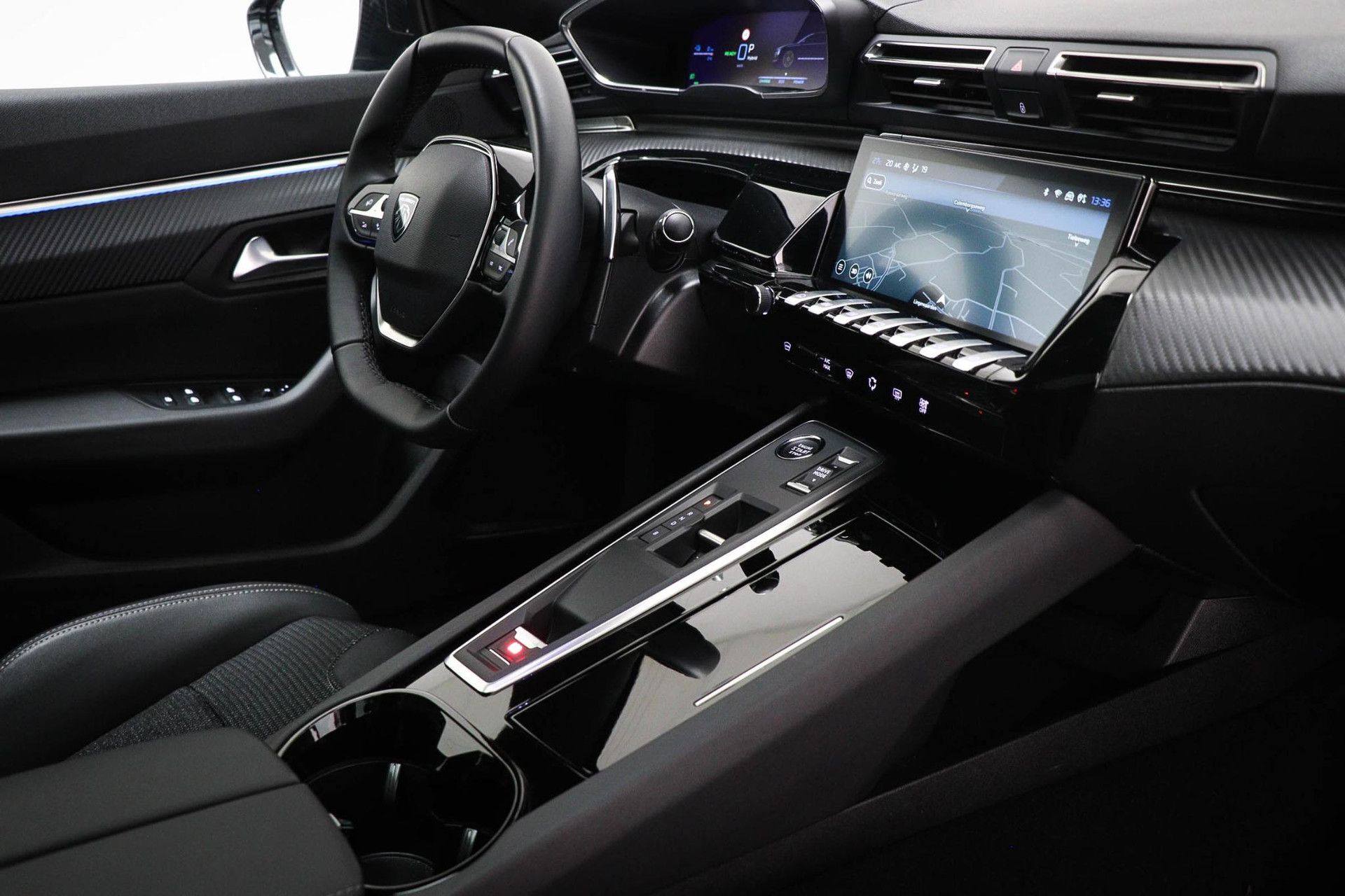 Peugeot 508 met kenteken KLZ-87-H – interieur